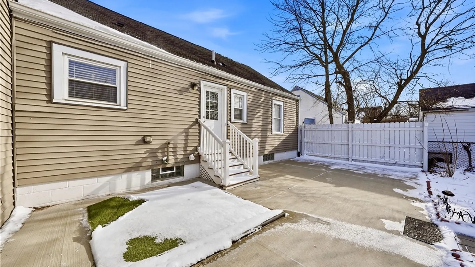 Property at 81 Huth Road, Cheektowaga, NY 14225 15