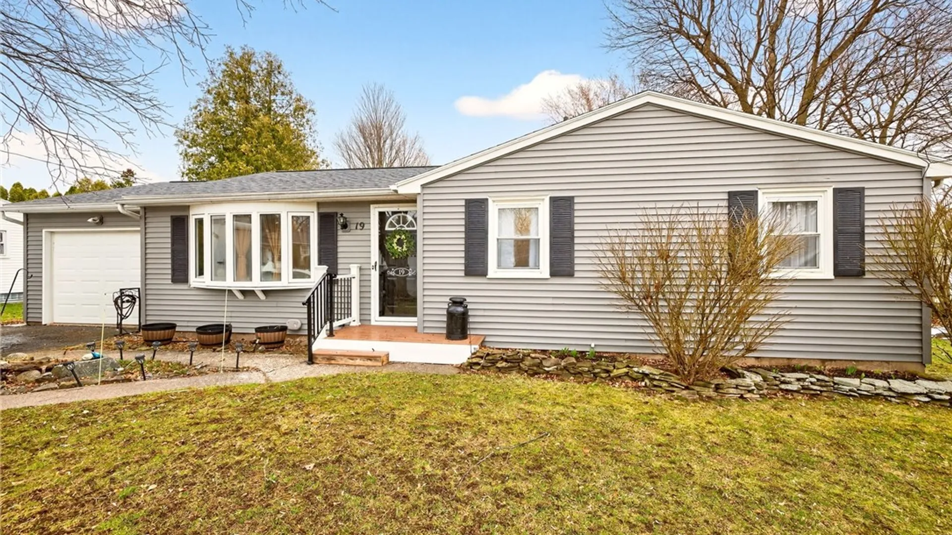 Property at 19 Gannett Road, Farmington, NY 14425 2