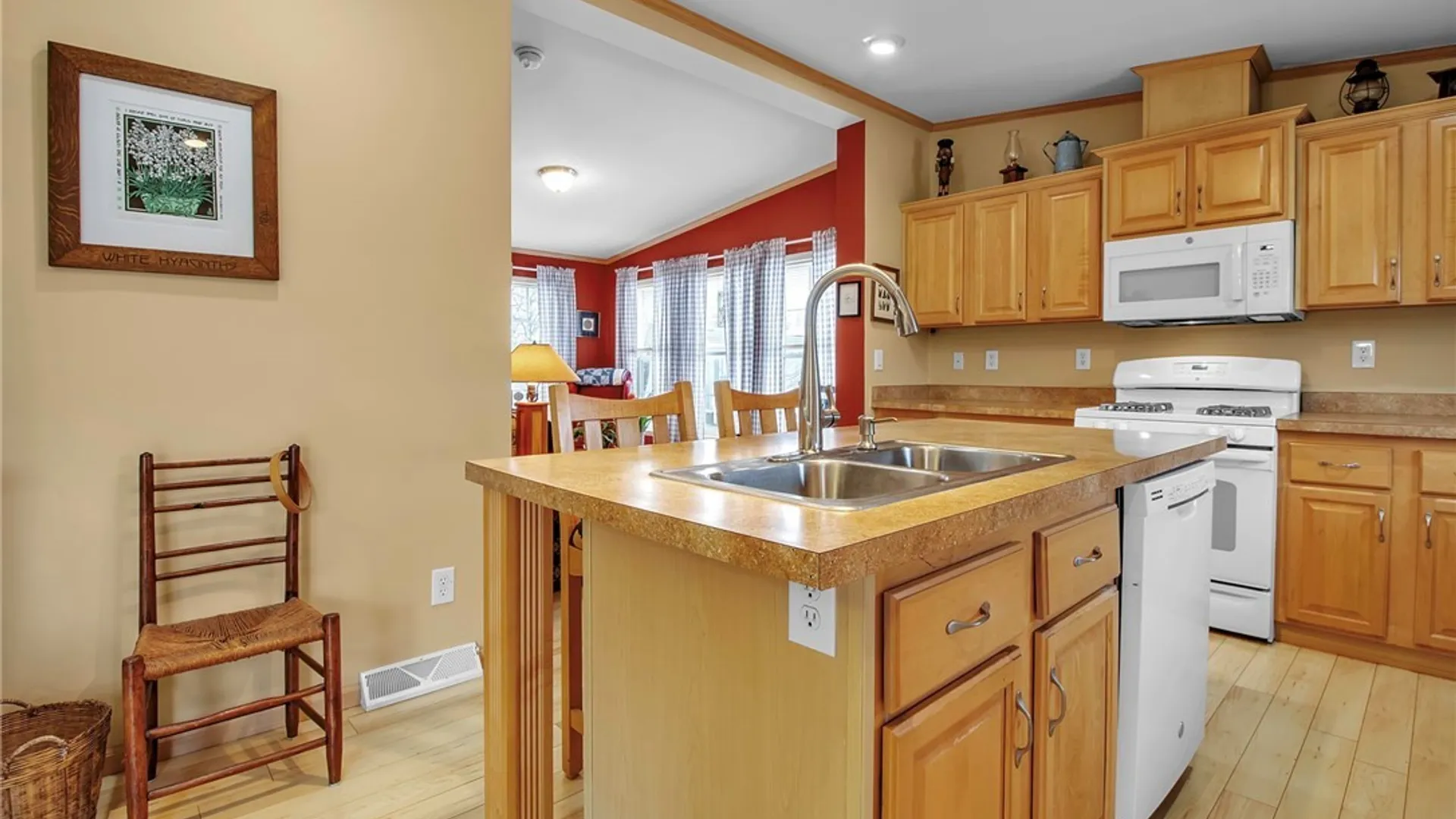 Property at 4665 Cotherstone Circle, Clarence, NY 14031 10