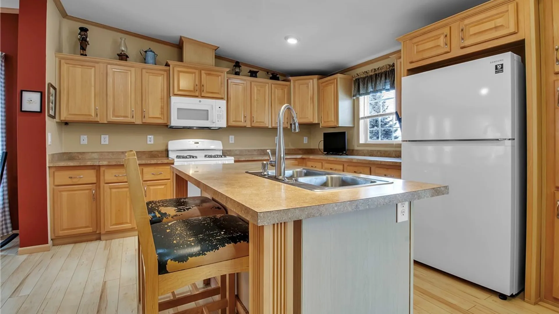 Property at 4665 Cotherstone Circle, Clarence, NY 14031 11