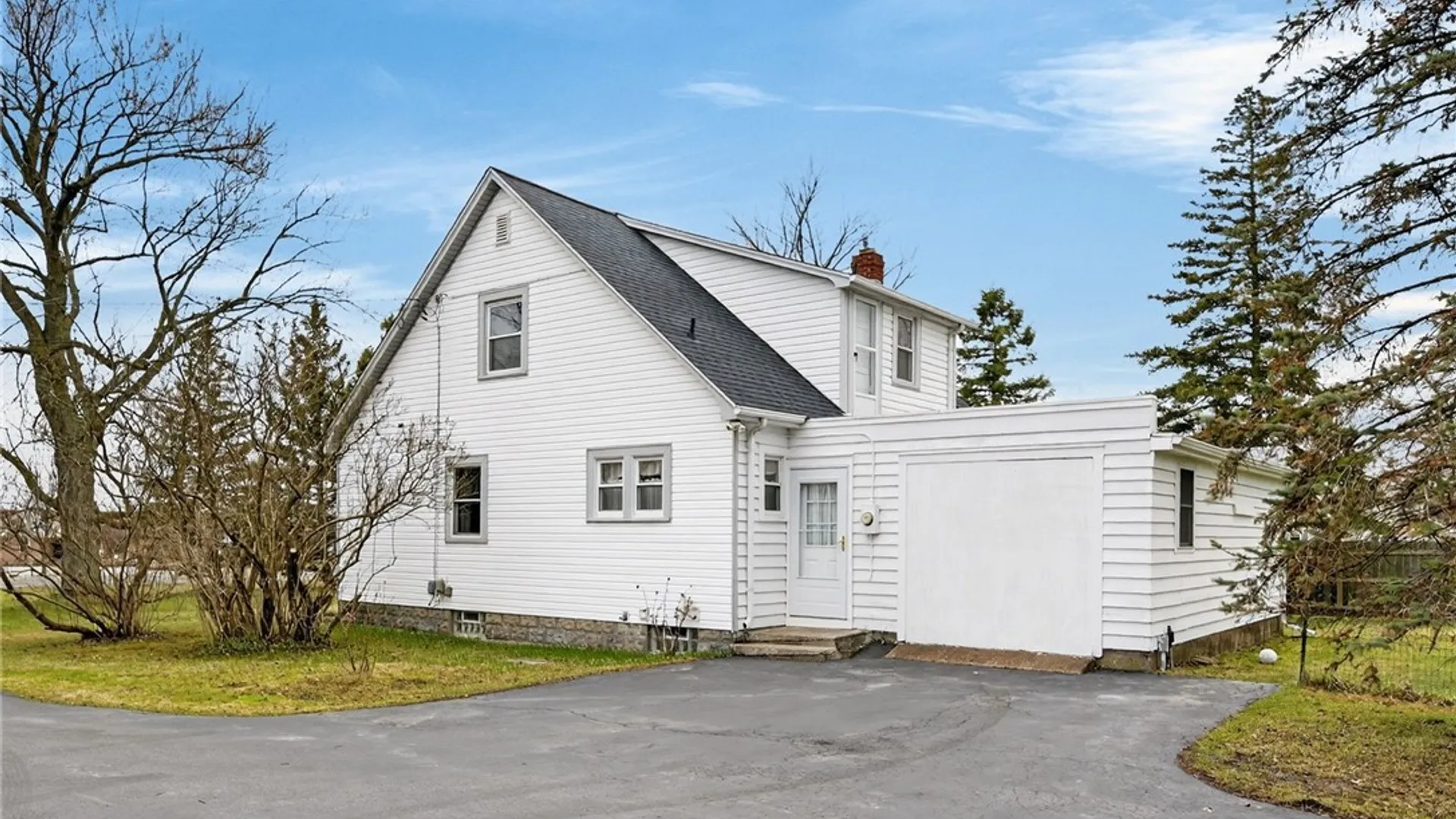 Property at 2115 Lockport Road, Wheatfield, NY 14304 5