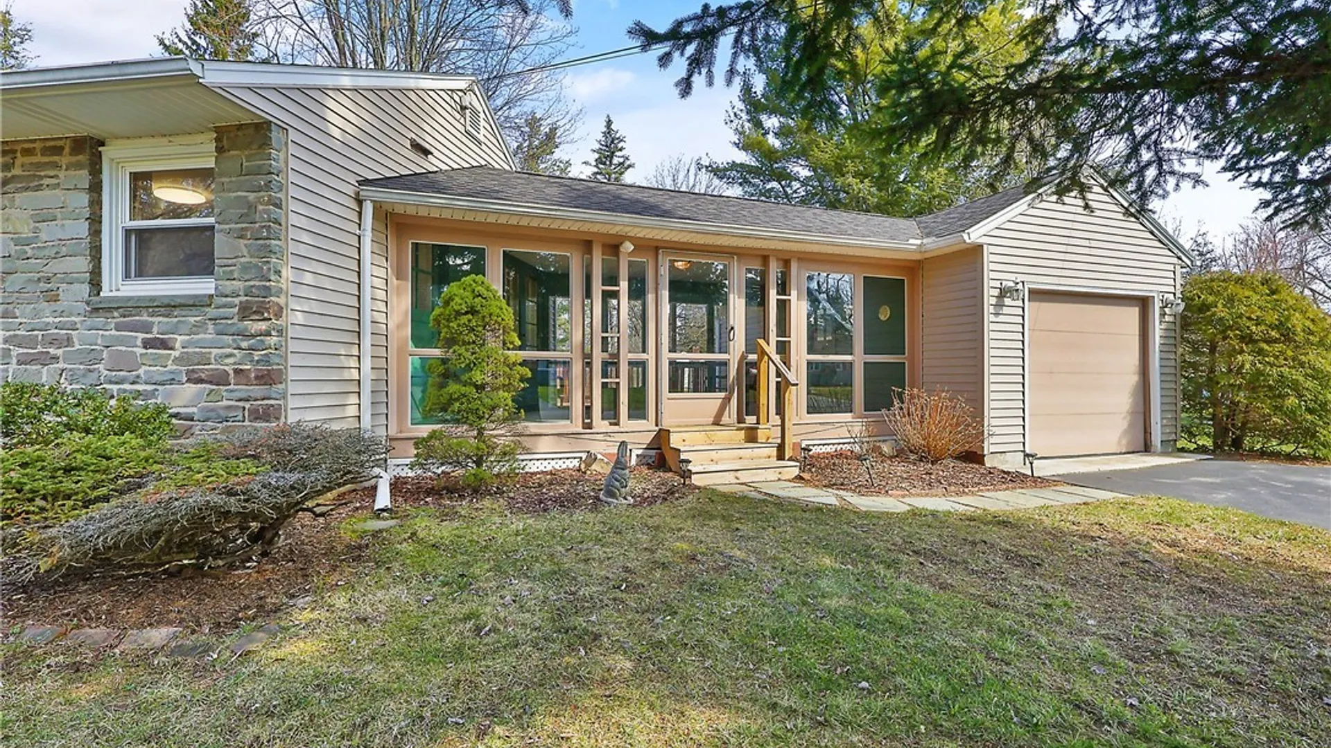 Property at 208 Palmer Drive, Manlius, NY 13066 2