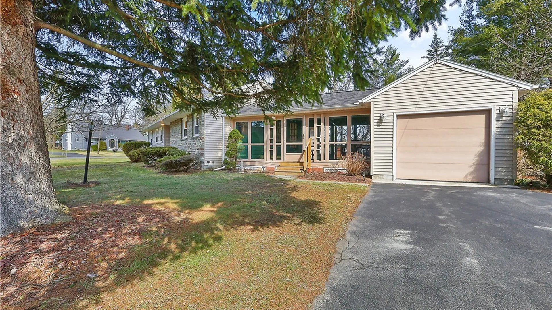 Property at 208 Palmer Drive, Manlius, NY 13066 3
