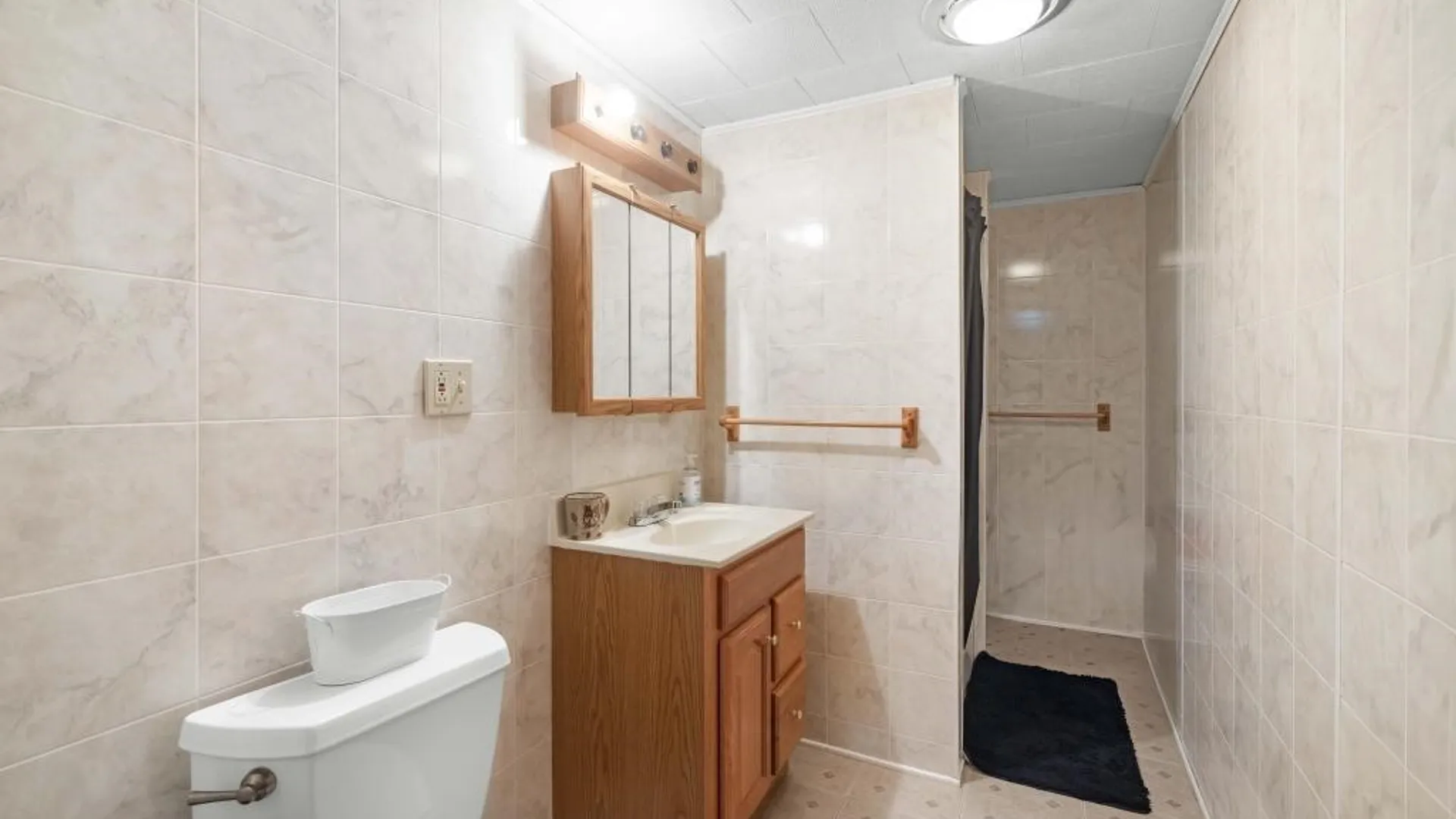 Property at 108 Circle Lane, Lackawanna, NY 14218 20