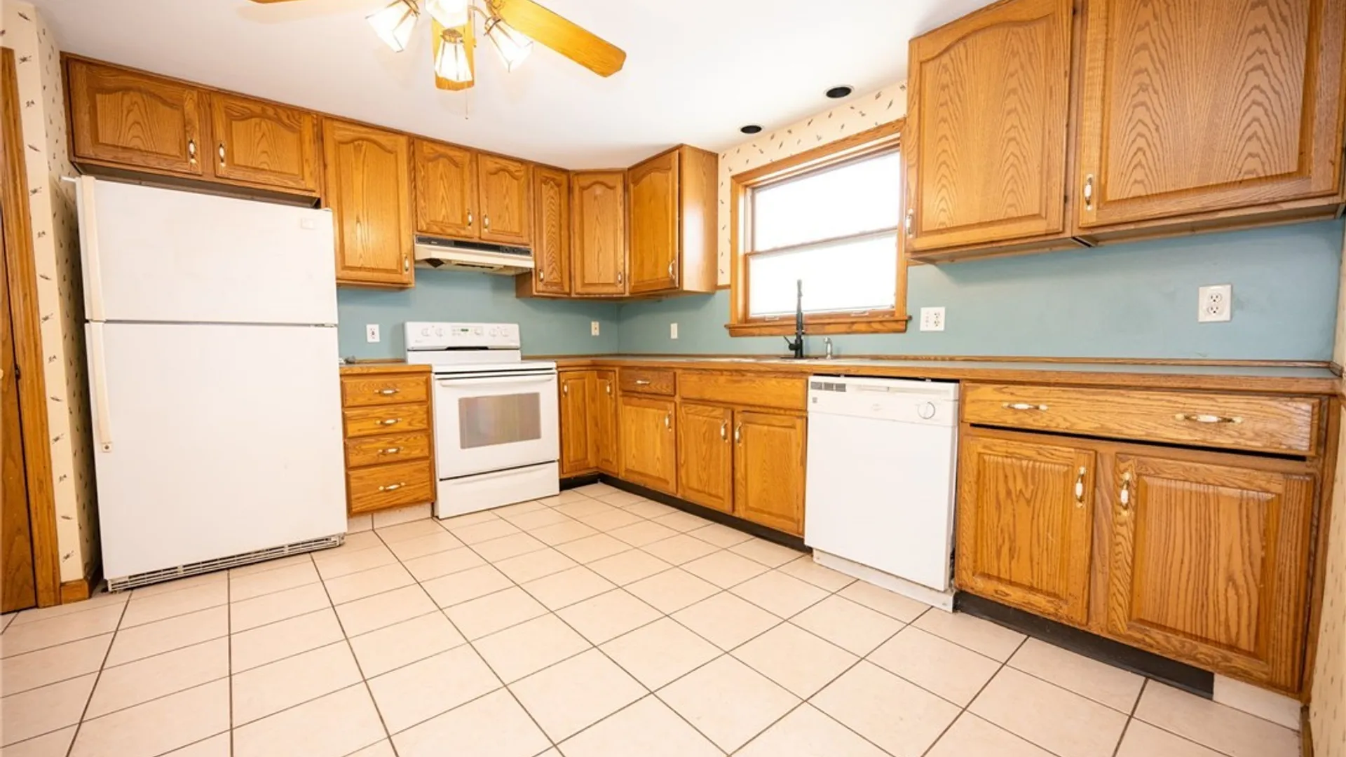 Property at 65 Dania Drive, Cheektowaga, NY 14225 6