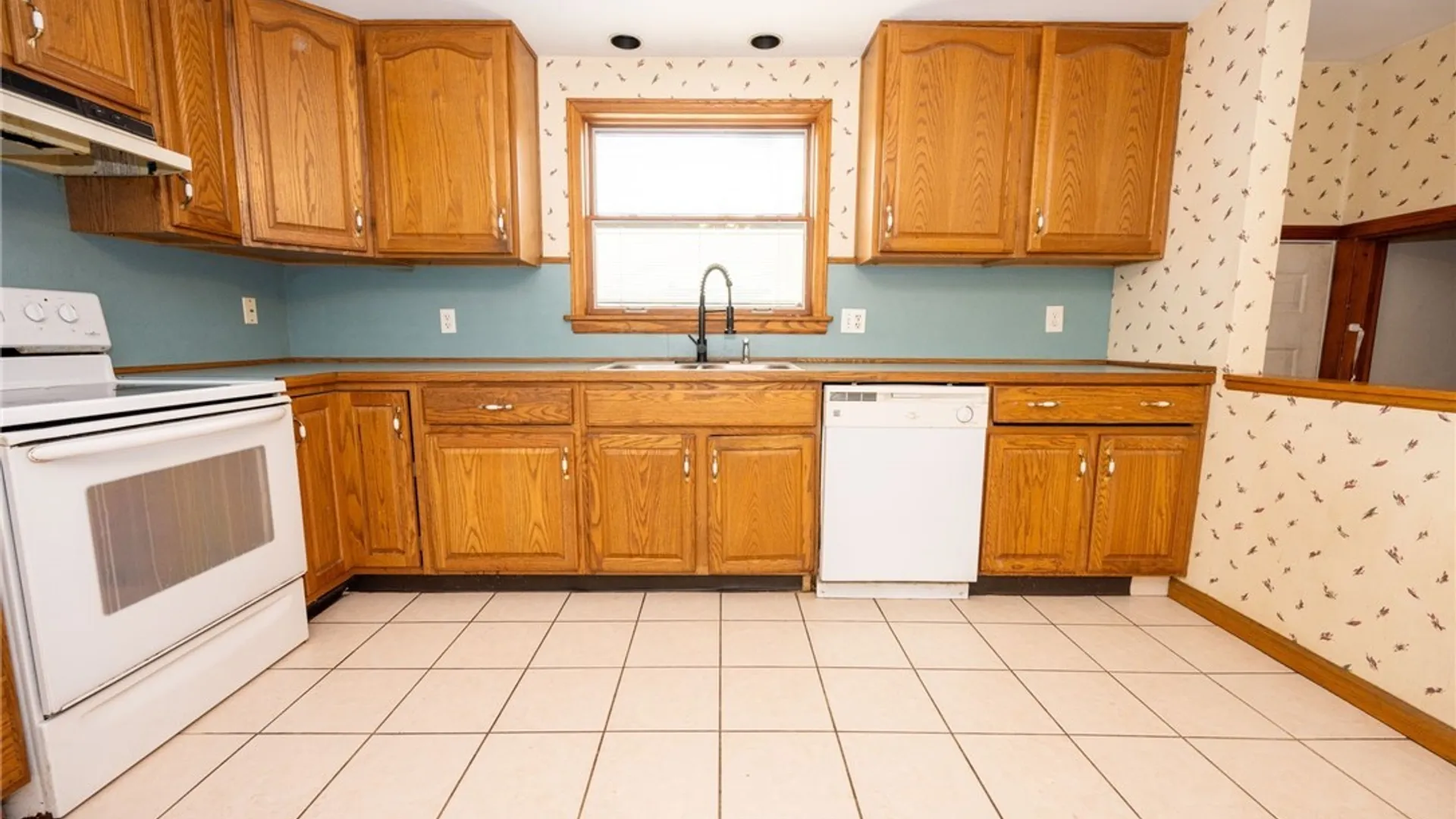 Property at 65 Dania Drive, Cheektowaga, NY 14225 7