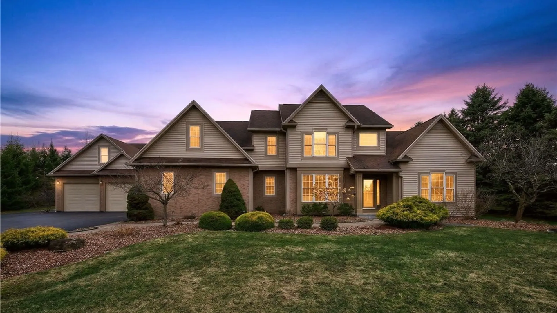 Property at 7 La Terra, Penfield, NY 14580 2