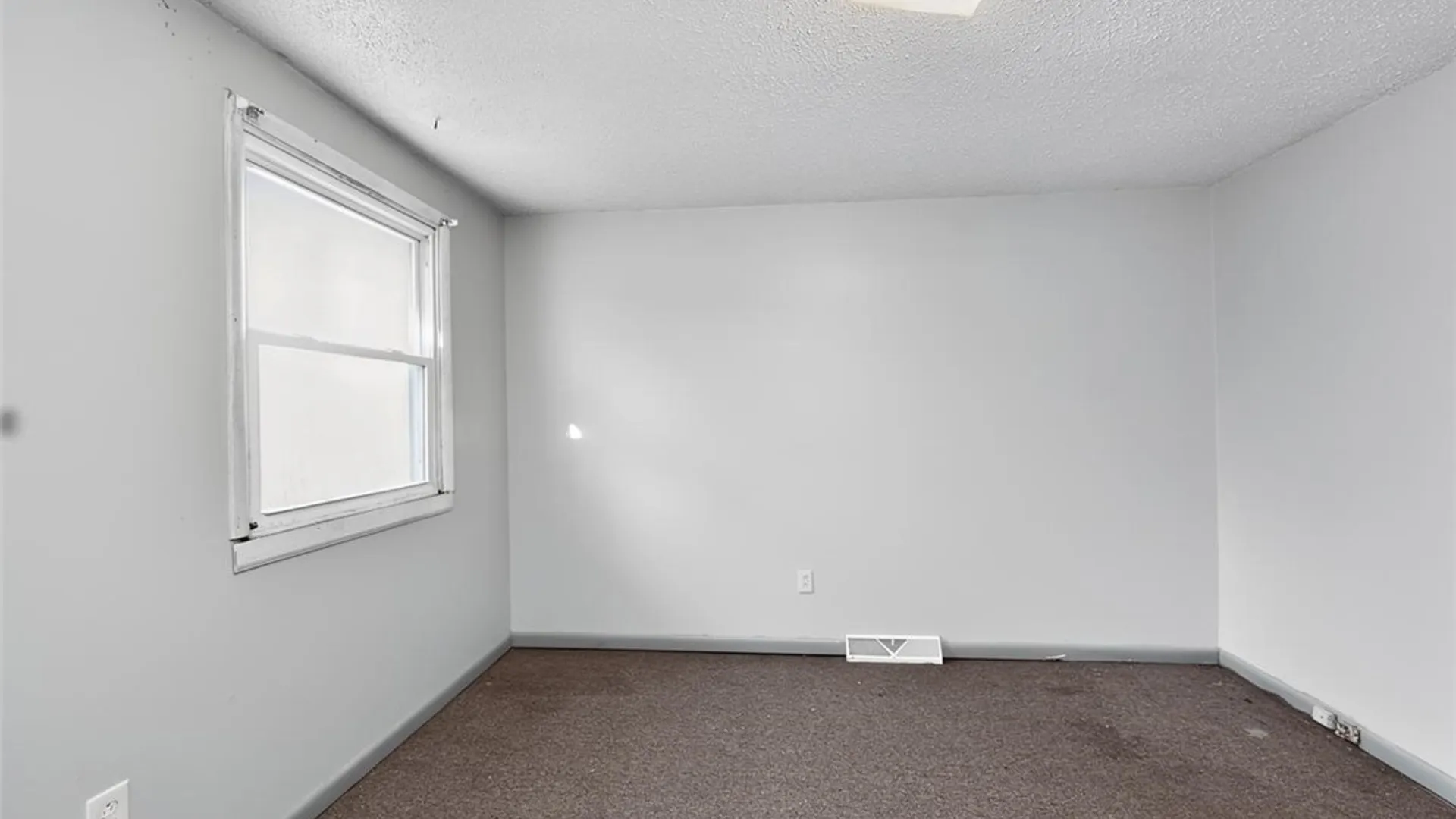 Property at 5629 Girard Avenue, Niagara Falls, NY 14304 24