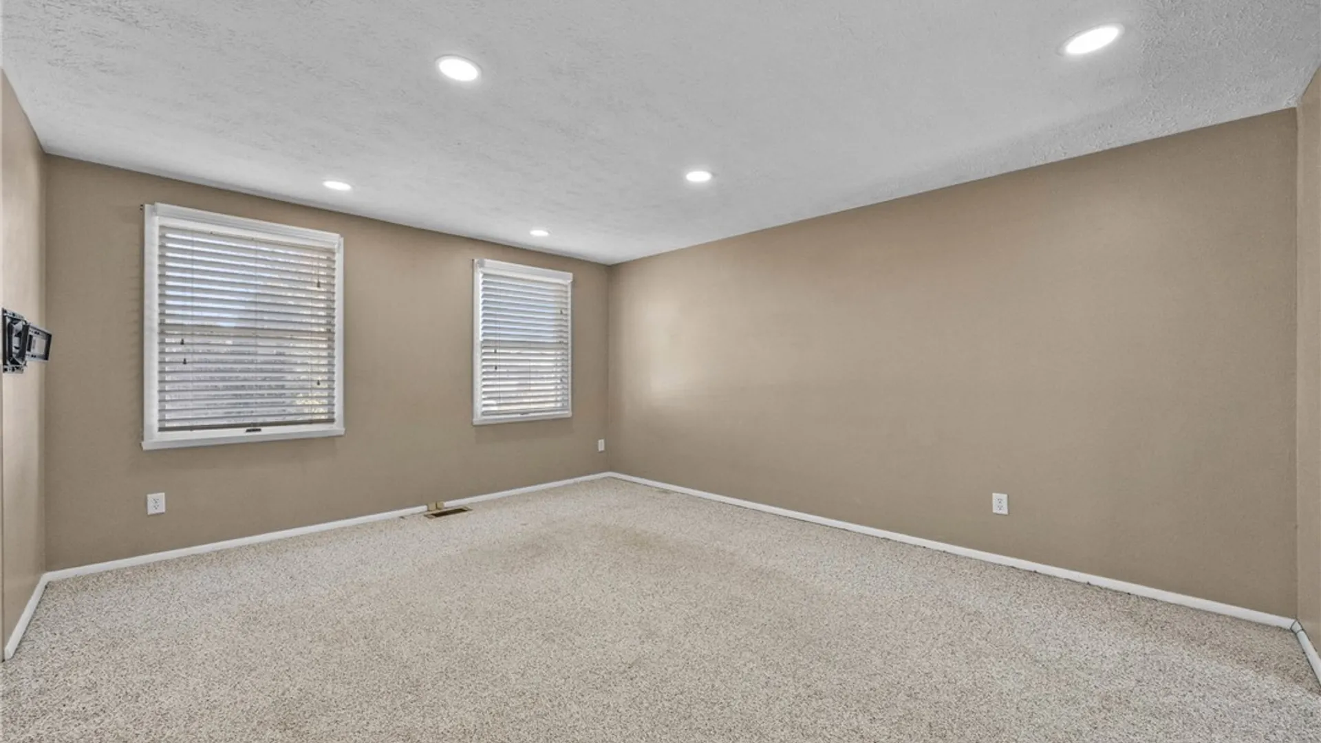 Property at 5 Bramblewood Lane, Penfield, NY 14526 14