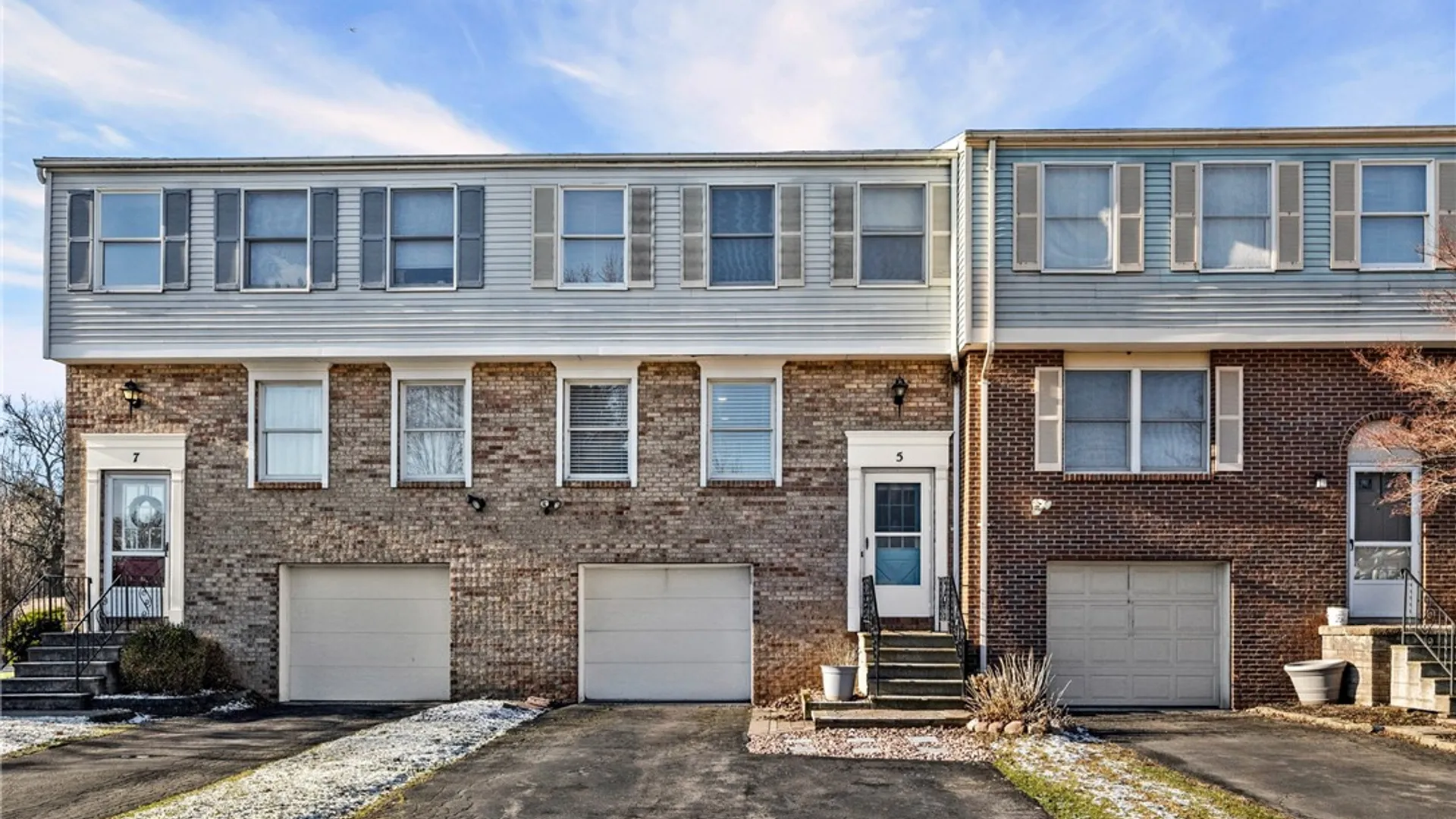 Property at 5 Bramblewood Lane, Penfield, NY 14526 2