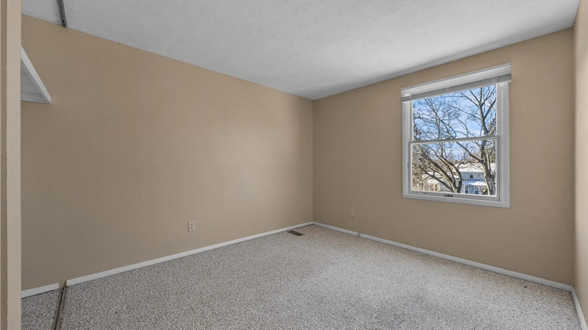 Property at 5 Bramblewood Lane, Penfield, NY 14526 23