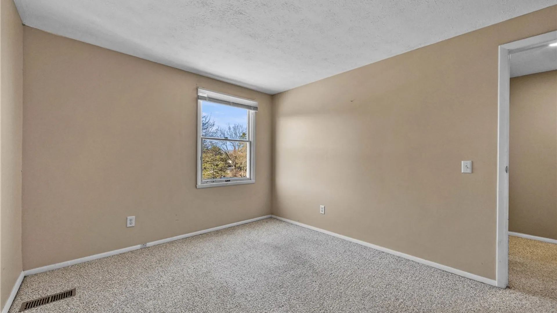 Property at 5 Bramblewood Lane, Penfield, NY 14526 24