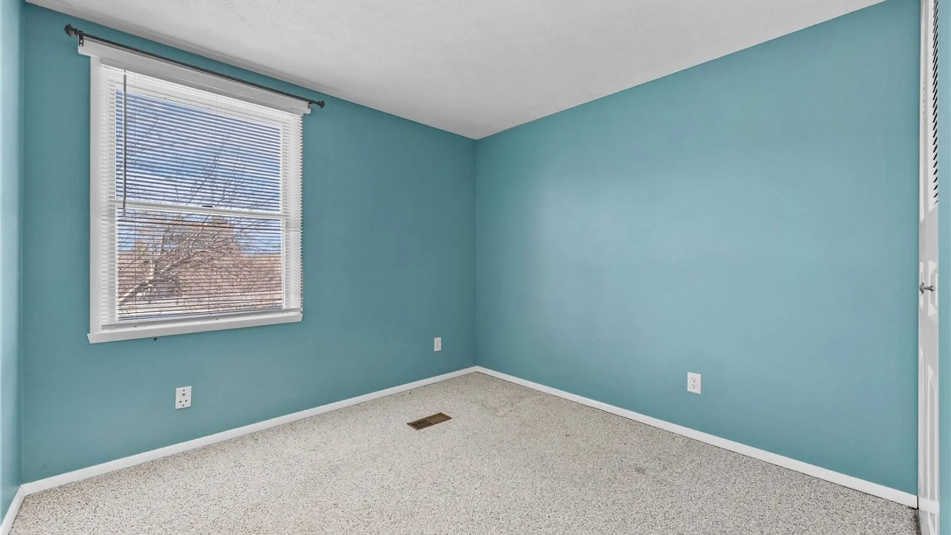 Property at 5 Bramblewood Lane, Penfield, NY 14526 25