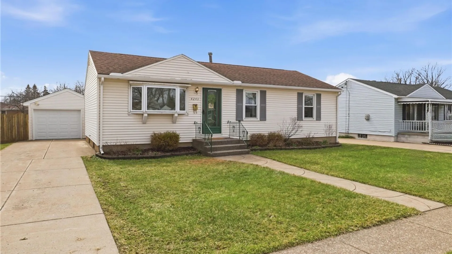 Property at 4243 E Frontier Drive, Hamburg, NY 14219 3