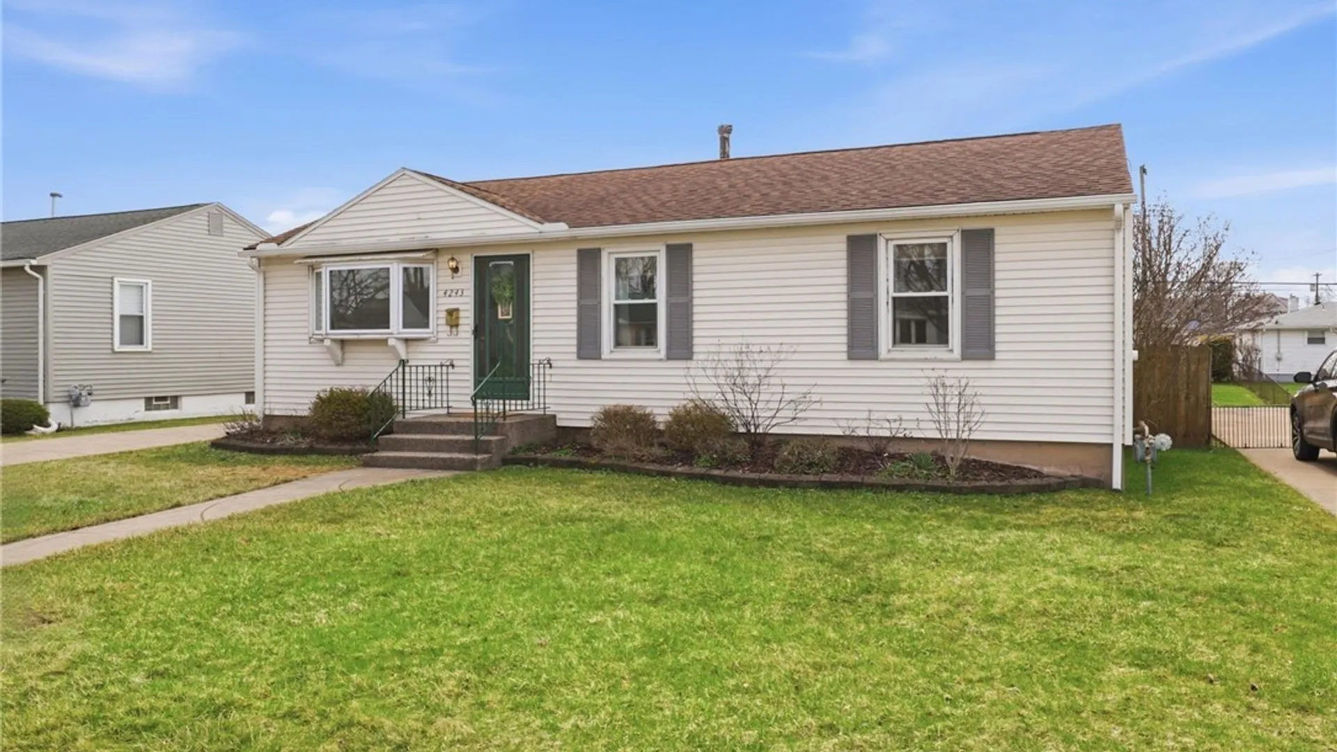 Property at 4243 E Frontier Drive, Hamburg, NY 14219 4