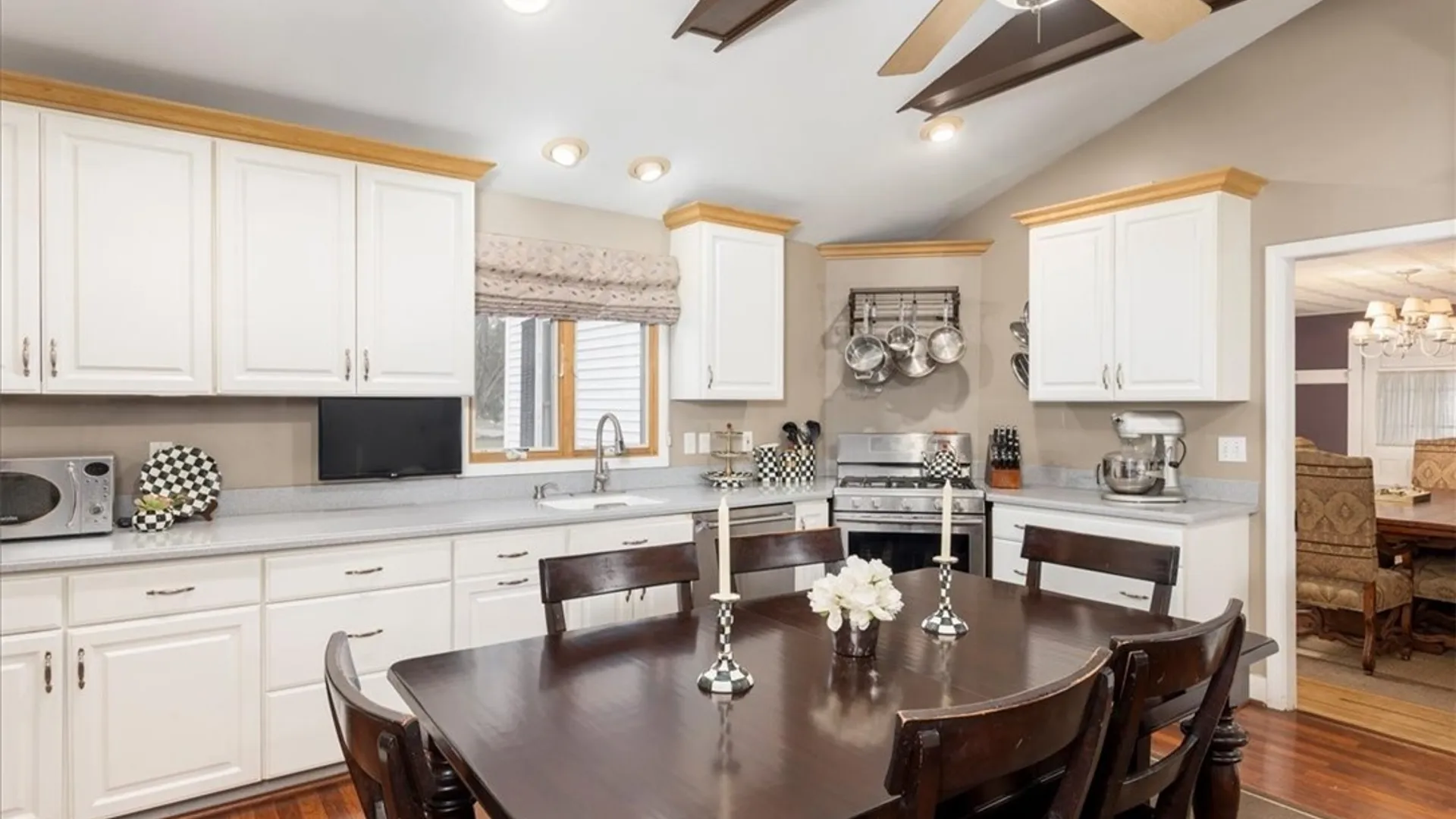 Property at 139 Maple Rd, Aurora, NY 14052 4