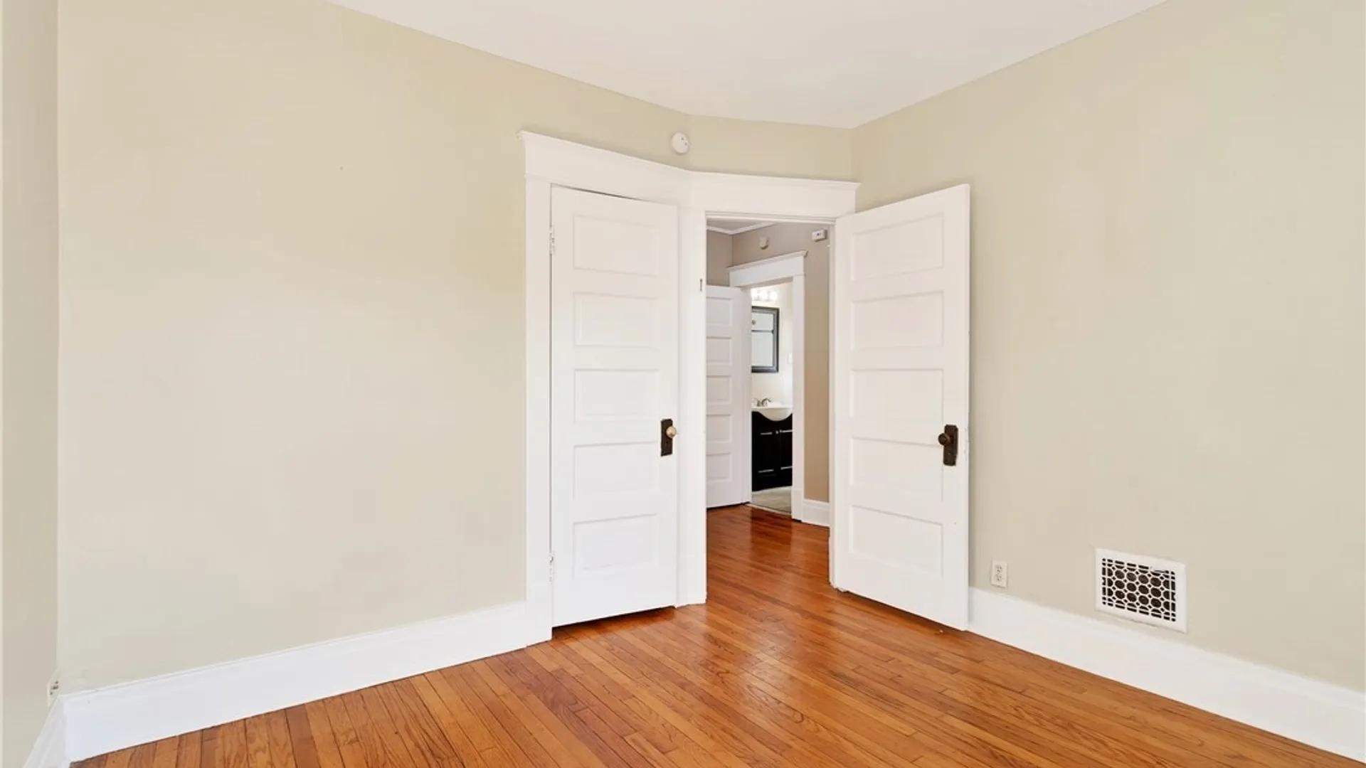 Property at 76 Vernon Place, Buffalo, NY 14214 25