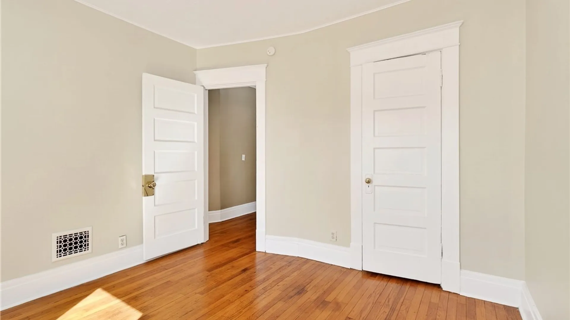 Property at 76 Vernon Place, Buffalo, NY 14214 27