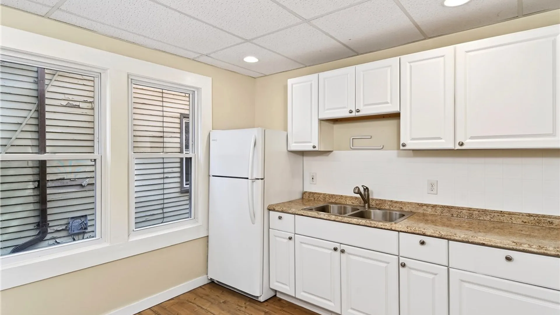 Property at 76 Vernon Place, Buffalo, NY 14214 8