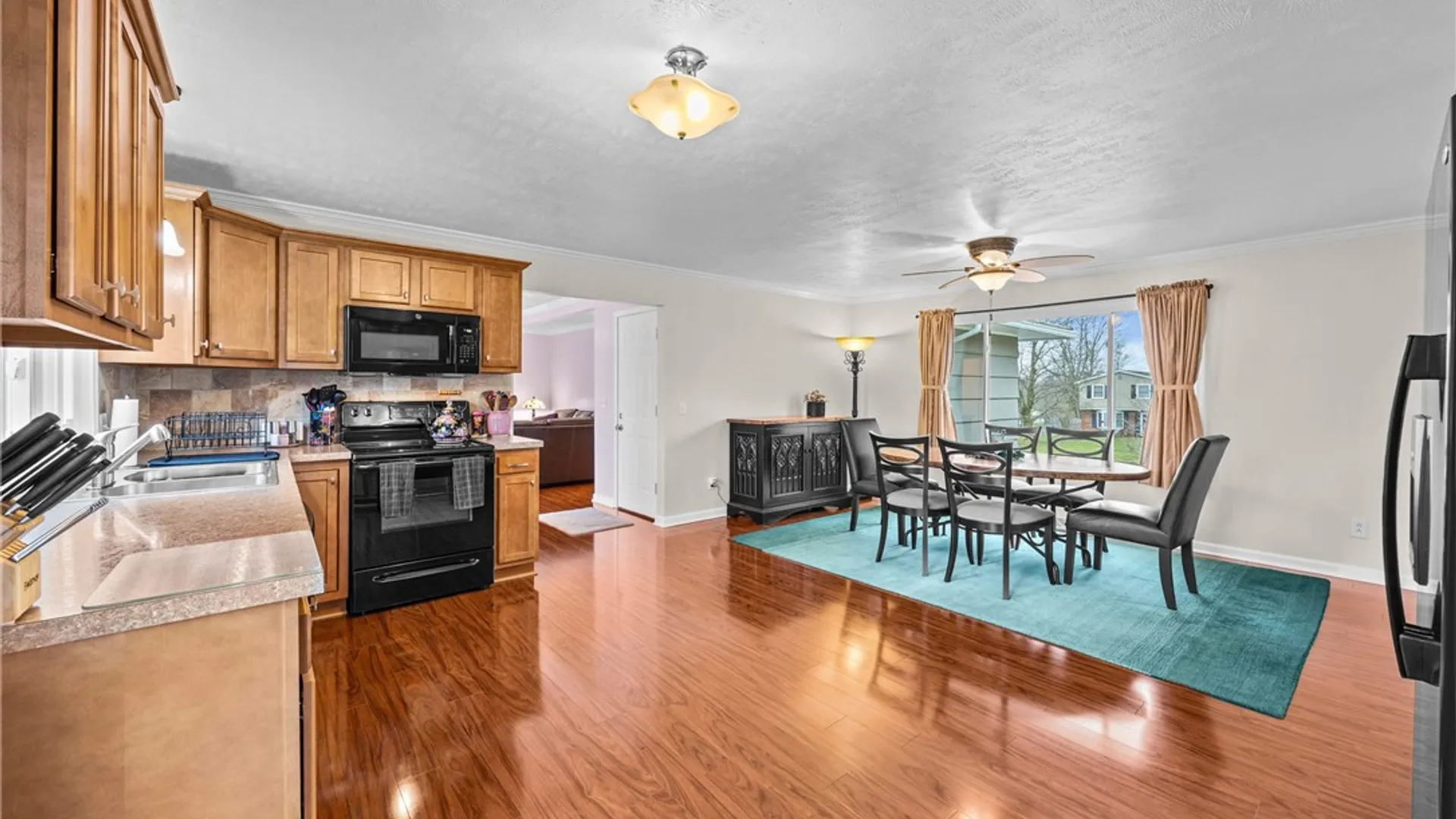 Property at 4 Putting Green Lane, Perinton, NY 14526 13