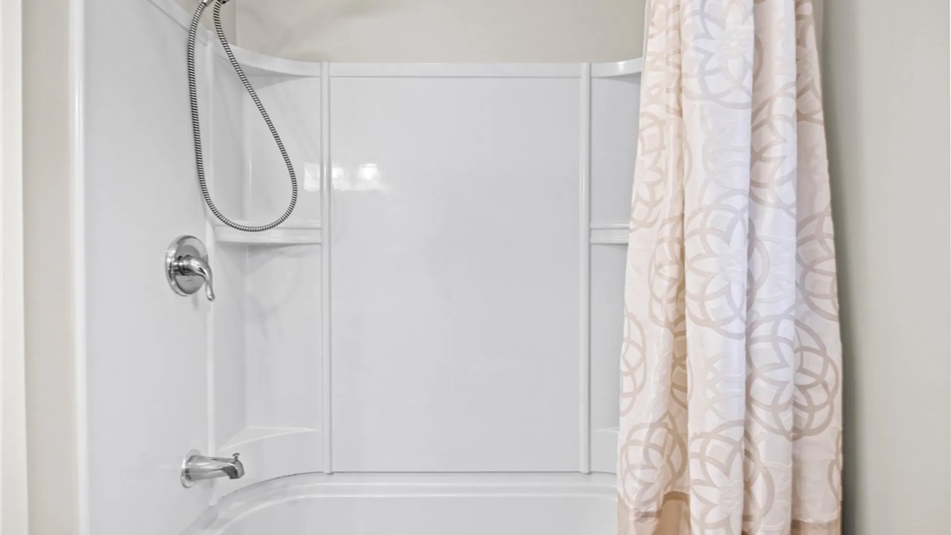 Property at 4 Putting Green Lane, Perinton, NY 14526 27