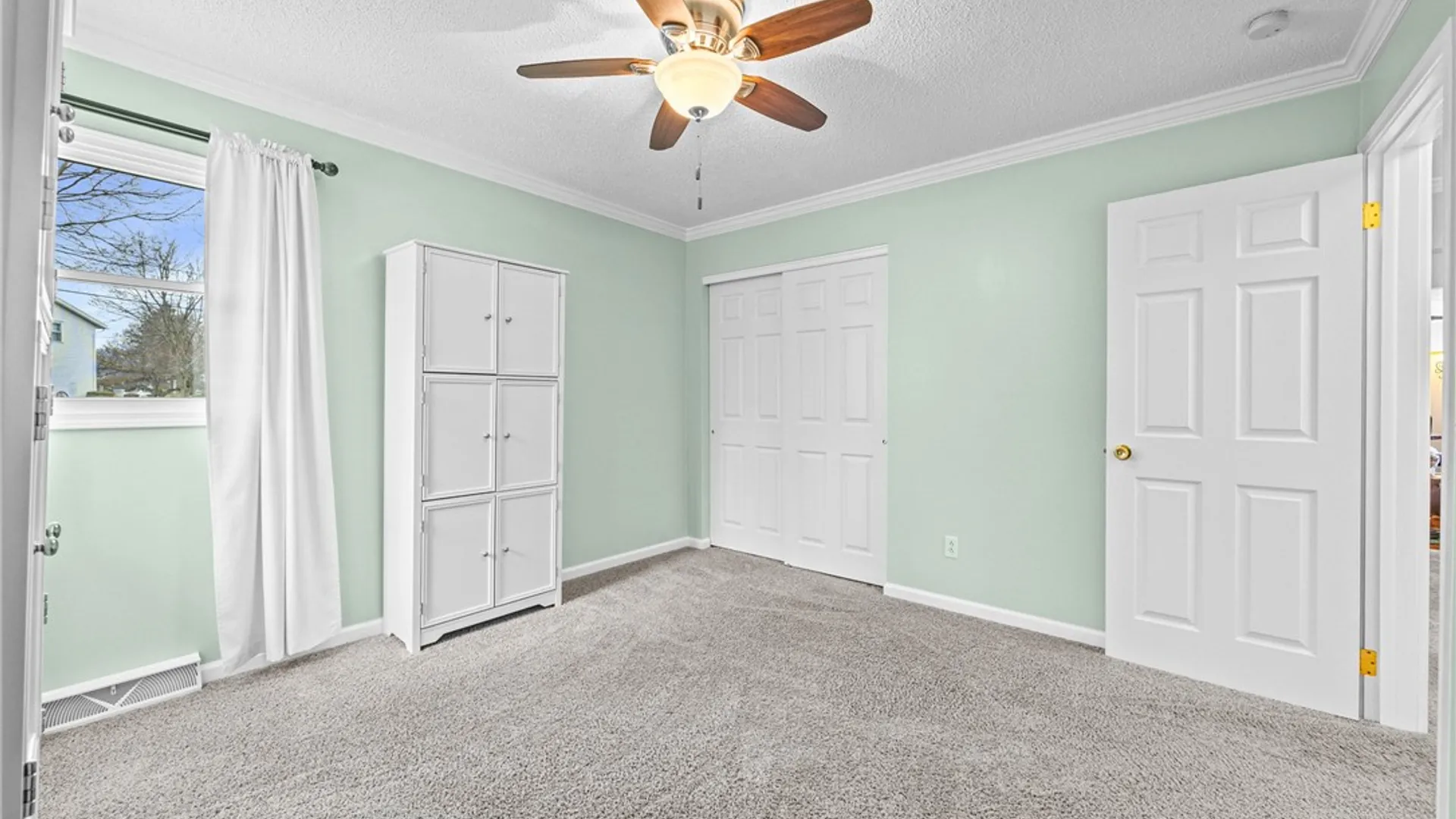 Property at 4 Putting Green Lane, Perinton, NY 14526 29