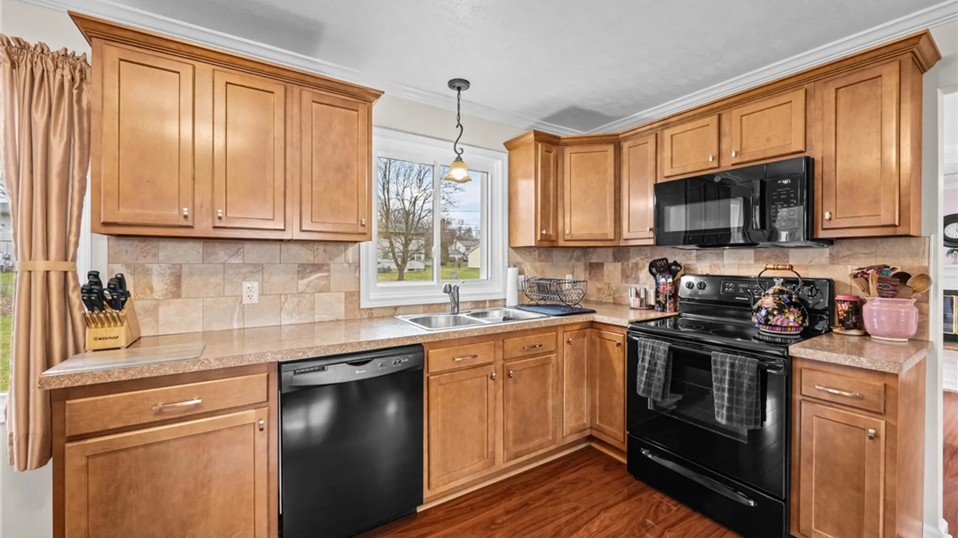 Property at 4 Putting Green Lane, Perinton, NY 14526 8