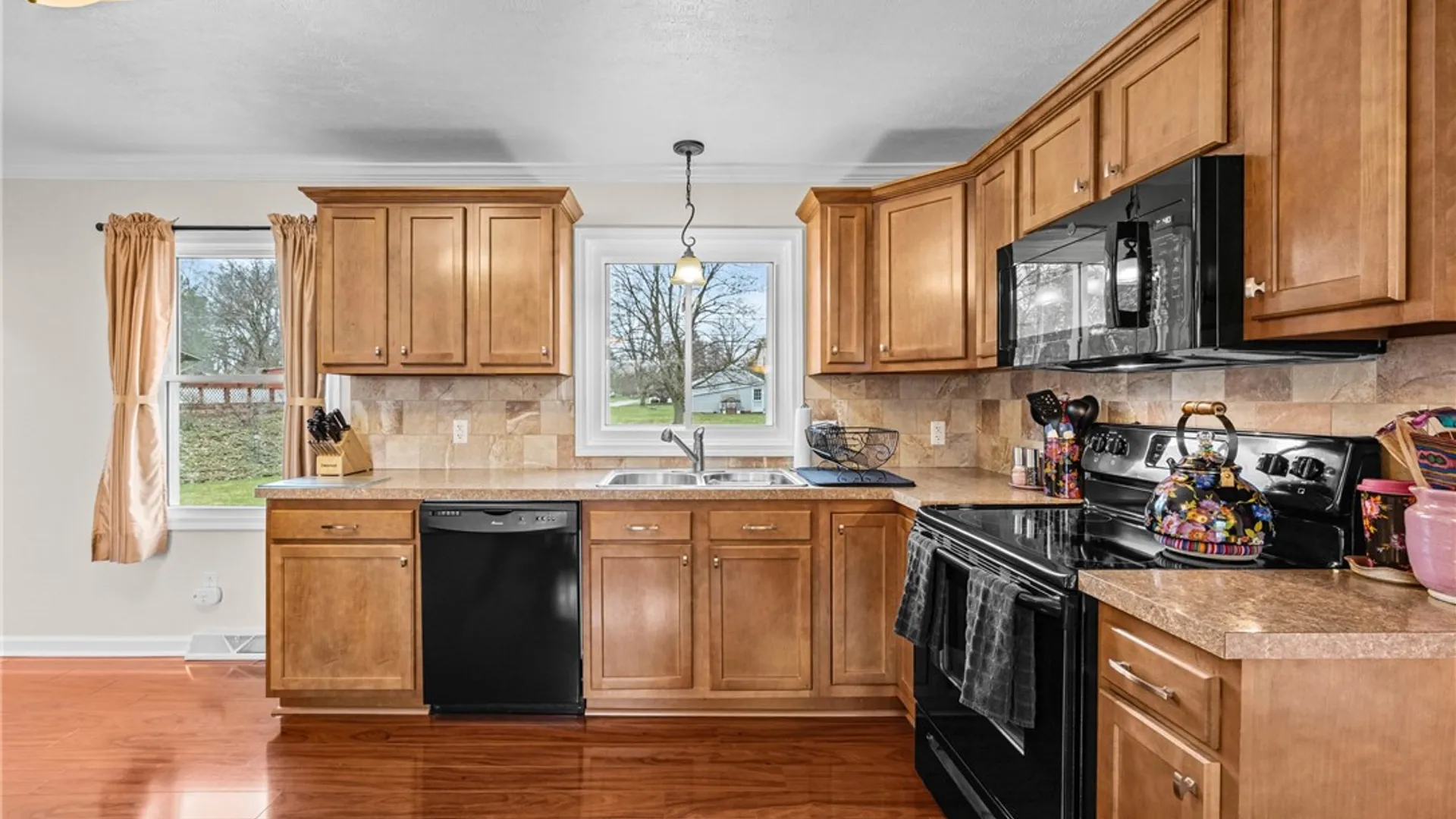 Property at 4 Putting Green Lane, Perinton, NY 14526 9