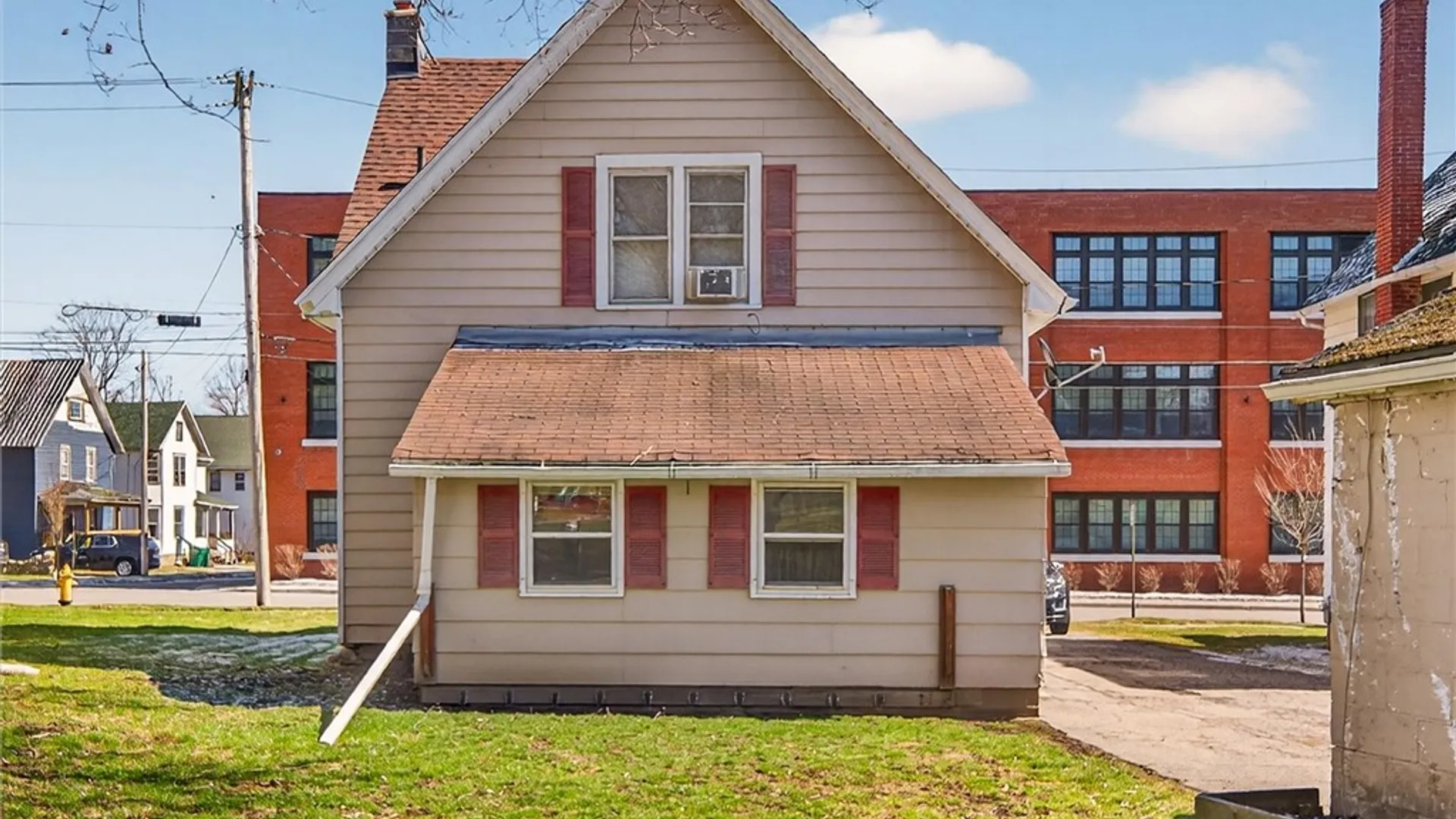 Property at 30 Elm St, Perry, NY 14530 3