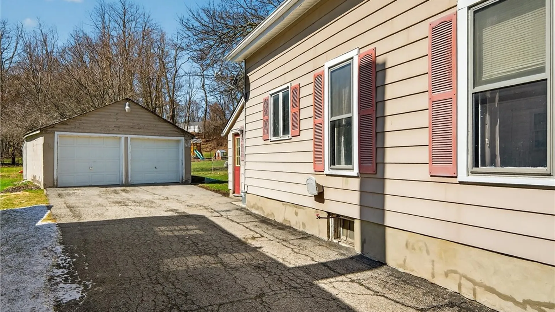 Property at 30 Elm St, Perry, NY 14530 4