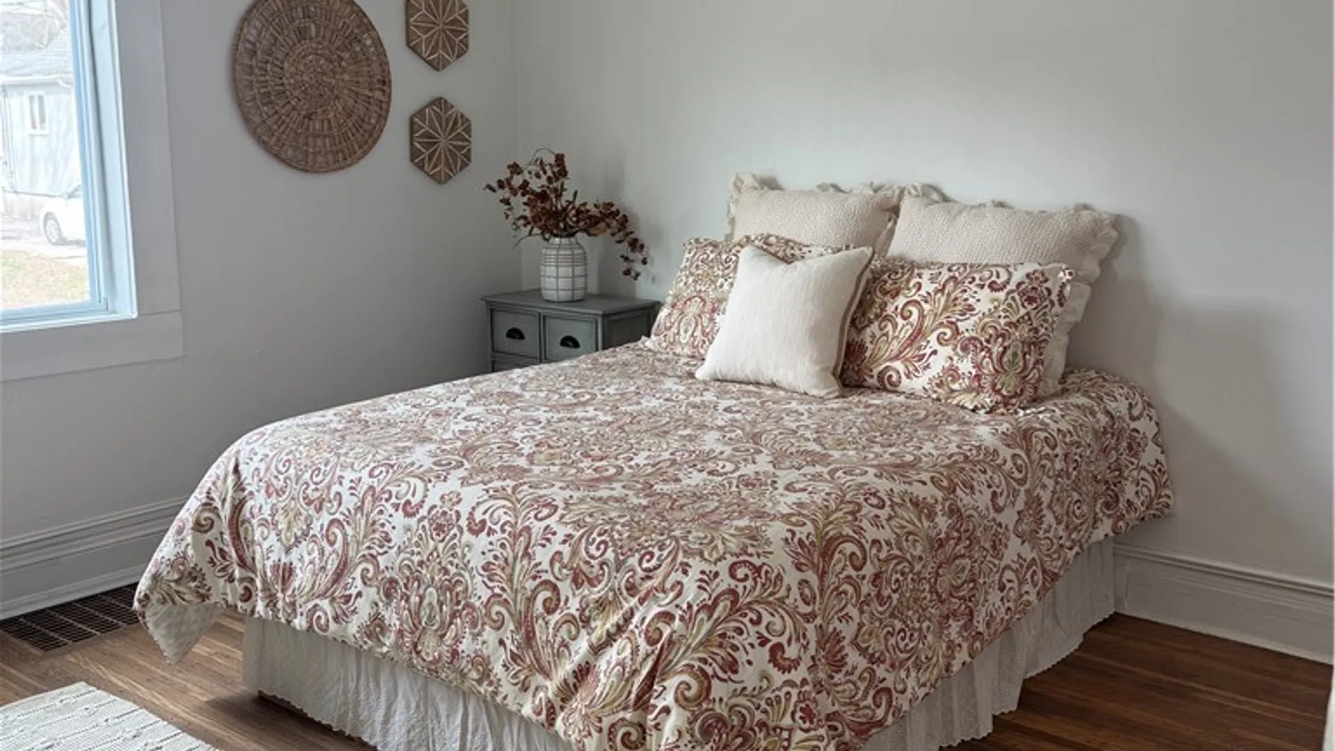 Property at 24 Bloomfield Place, Rochester, NY 14620 9