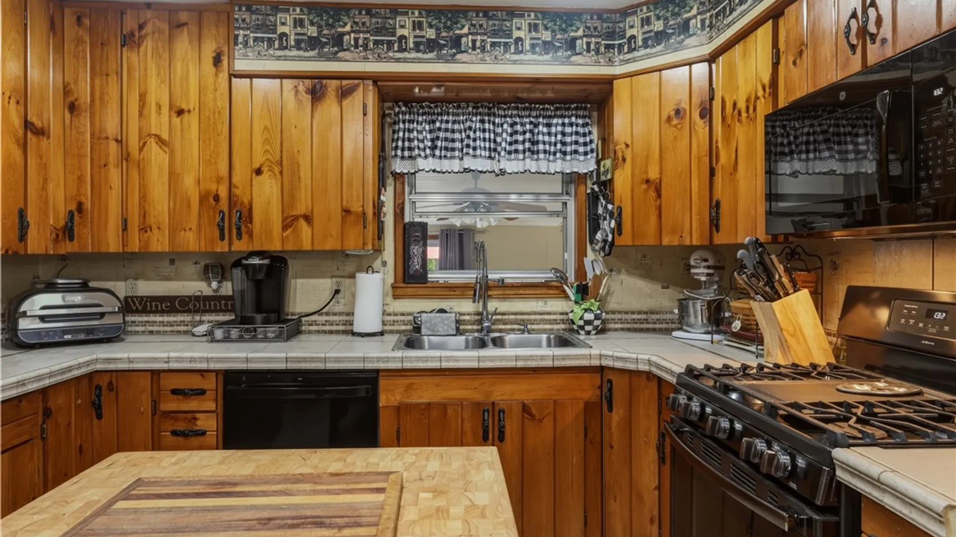 Property at 10 Coleman Avenue, Elmira, NY 14905 17