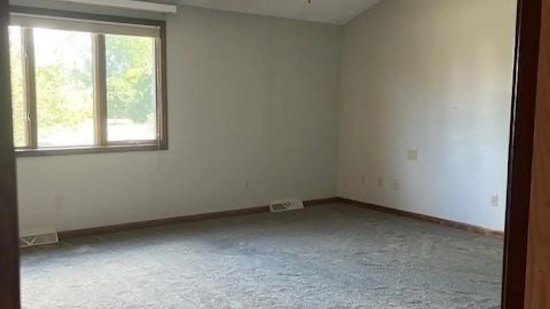 Property at 36 Shadyside Lane, Lancaster, NY 14086 19