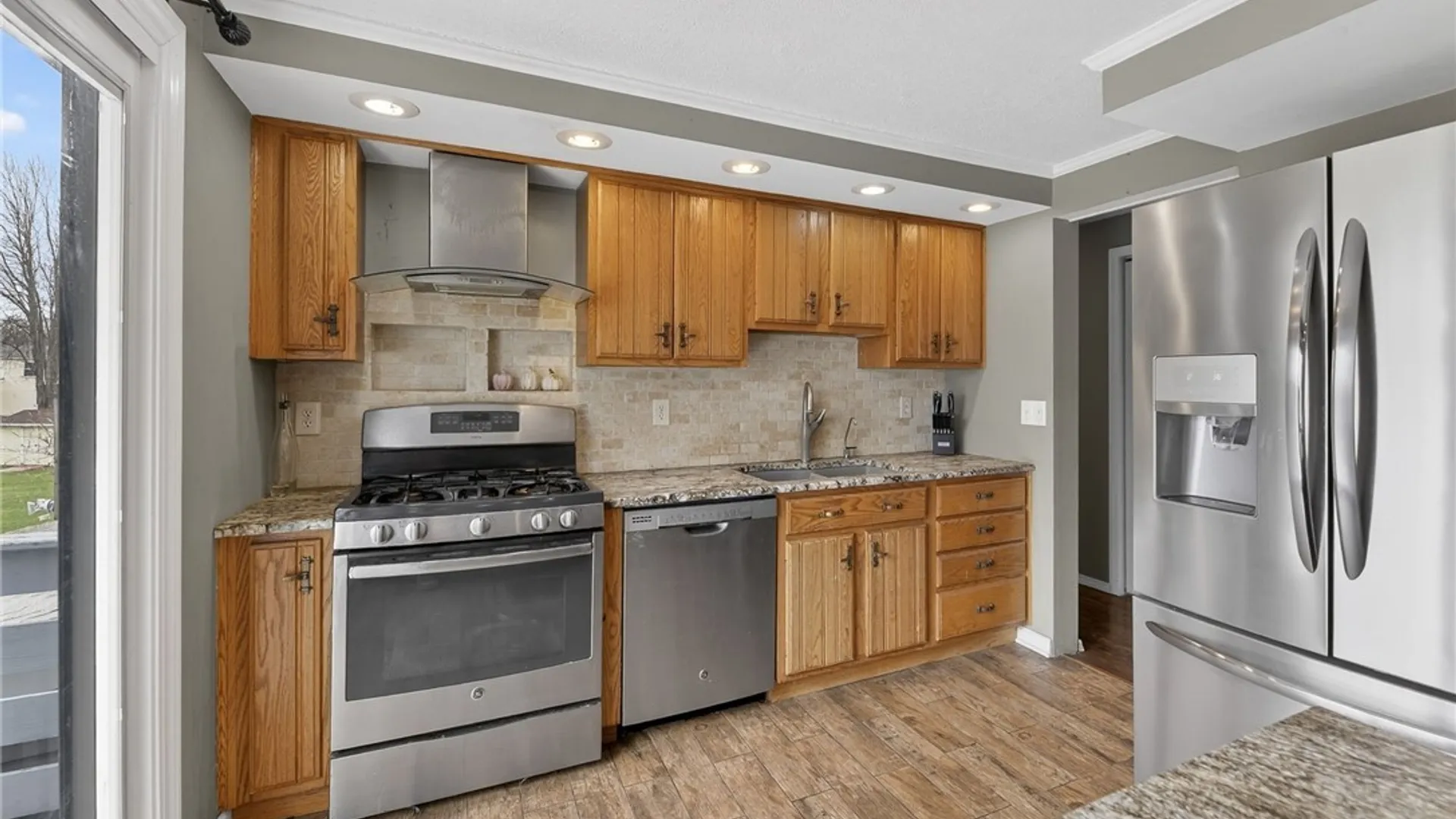 Property at 350 Greengage Circle, Amherst, NY 14051 15