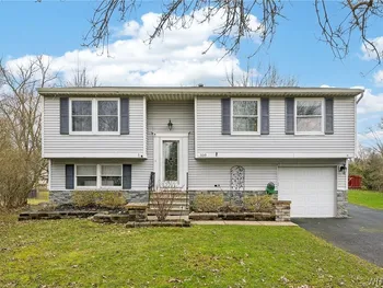 Property at 350 Greengage Circle, Amherst, NY 14051