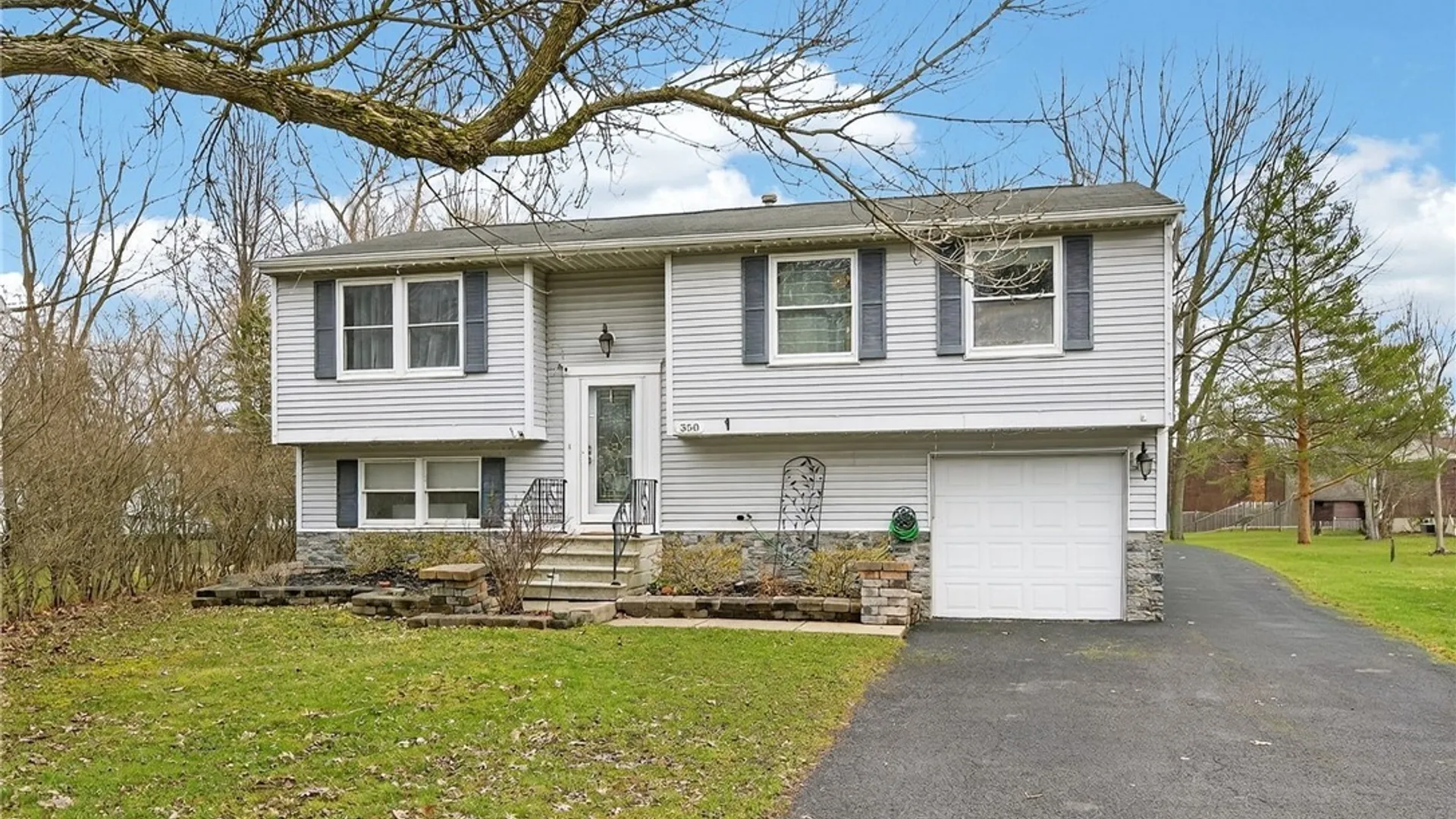 Property at 350 Greengage Circle, Amherst, NY 14051 2