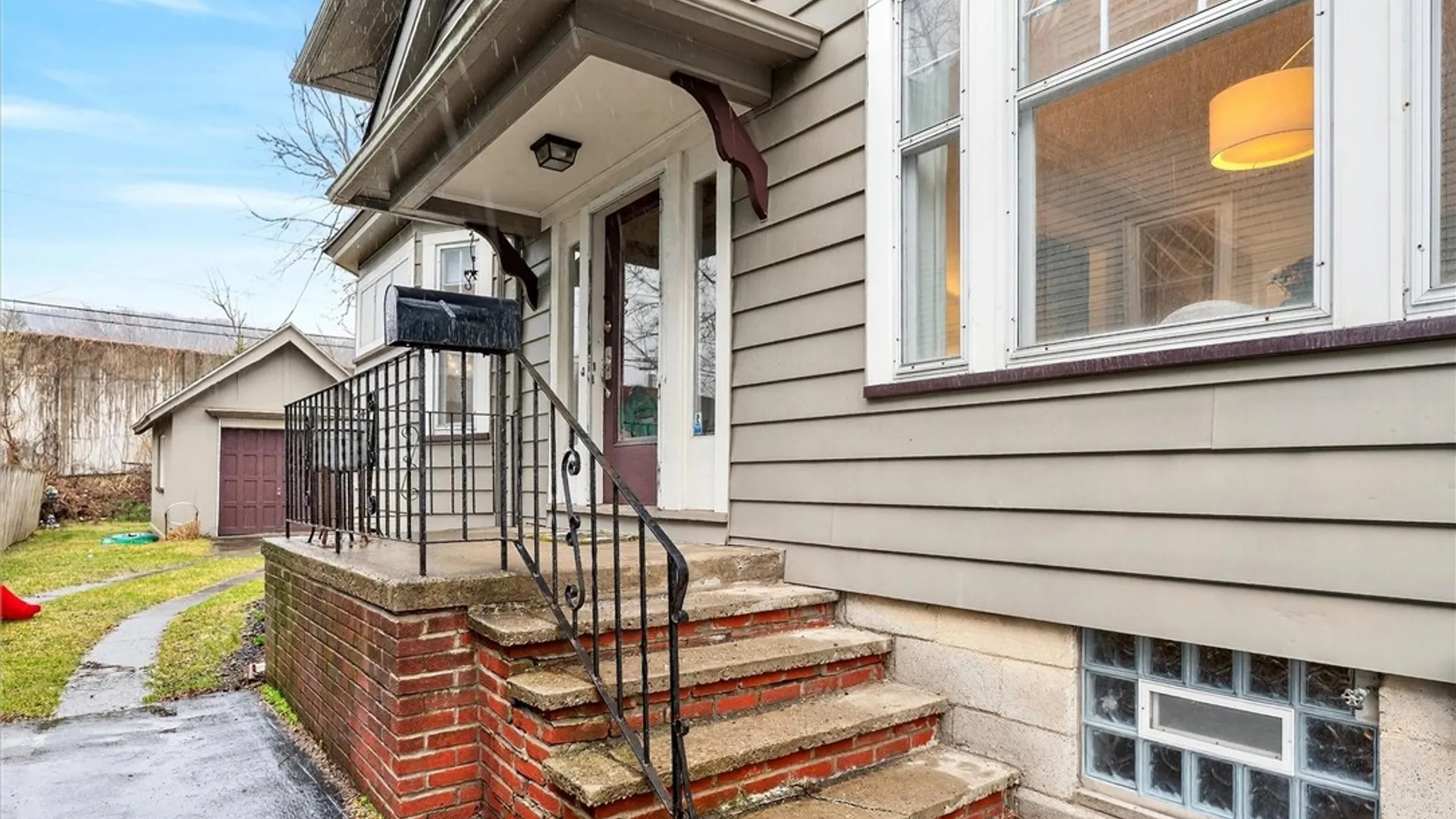 Property at 985 Harvard Street, Rochester, NY 14610 4