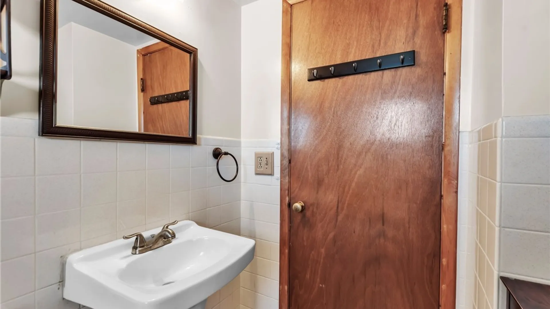 Property at 242 N Pleasant Parkway, Cheektowaga, NY 14206 39