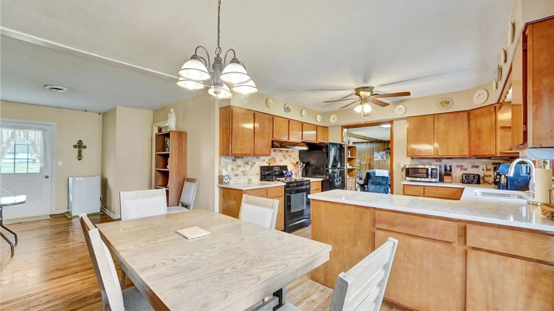 Property at 14 1st Avenue, Yorkshire, NY 14042 10