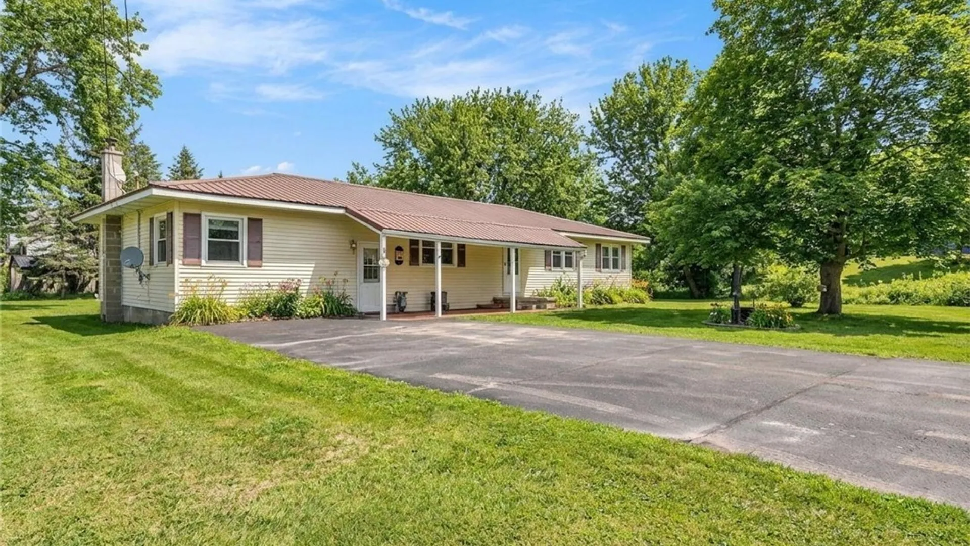 Property at 14 1st Avenue, Yorkshire, NY 14042 2