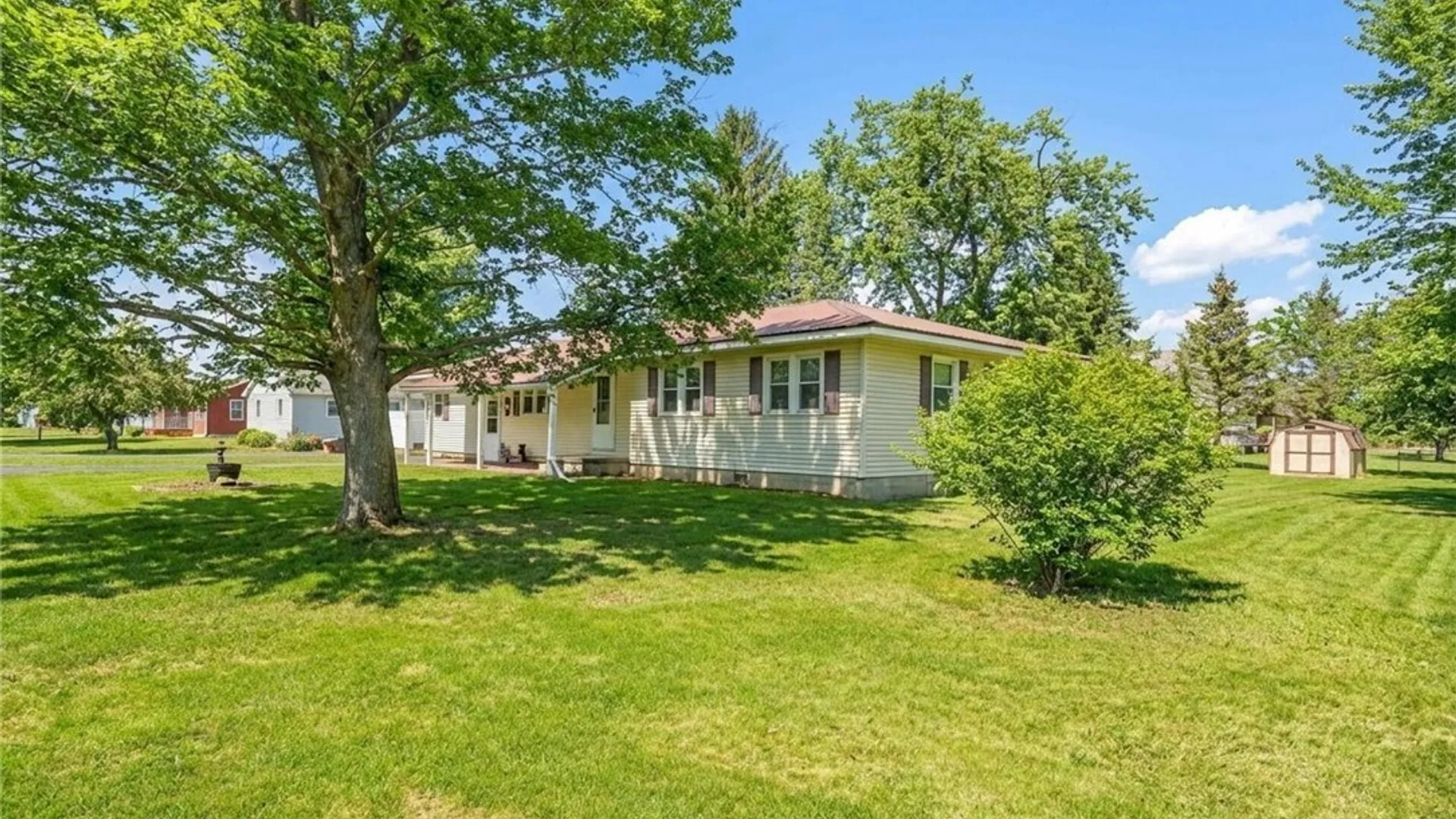 Property at 14 1st Avenue, Yorkshire, NY 14042 3