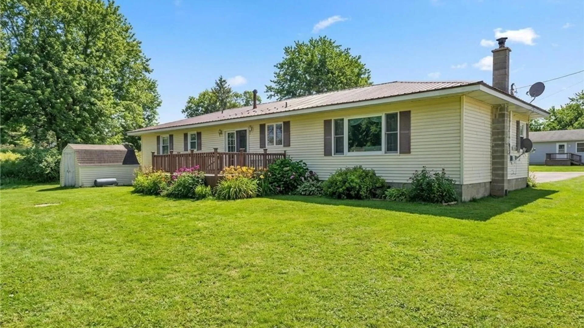 Property at 14 1st Avenue, Yorkshire, NY 14042 5