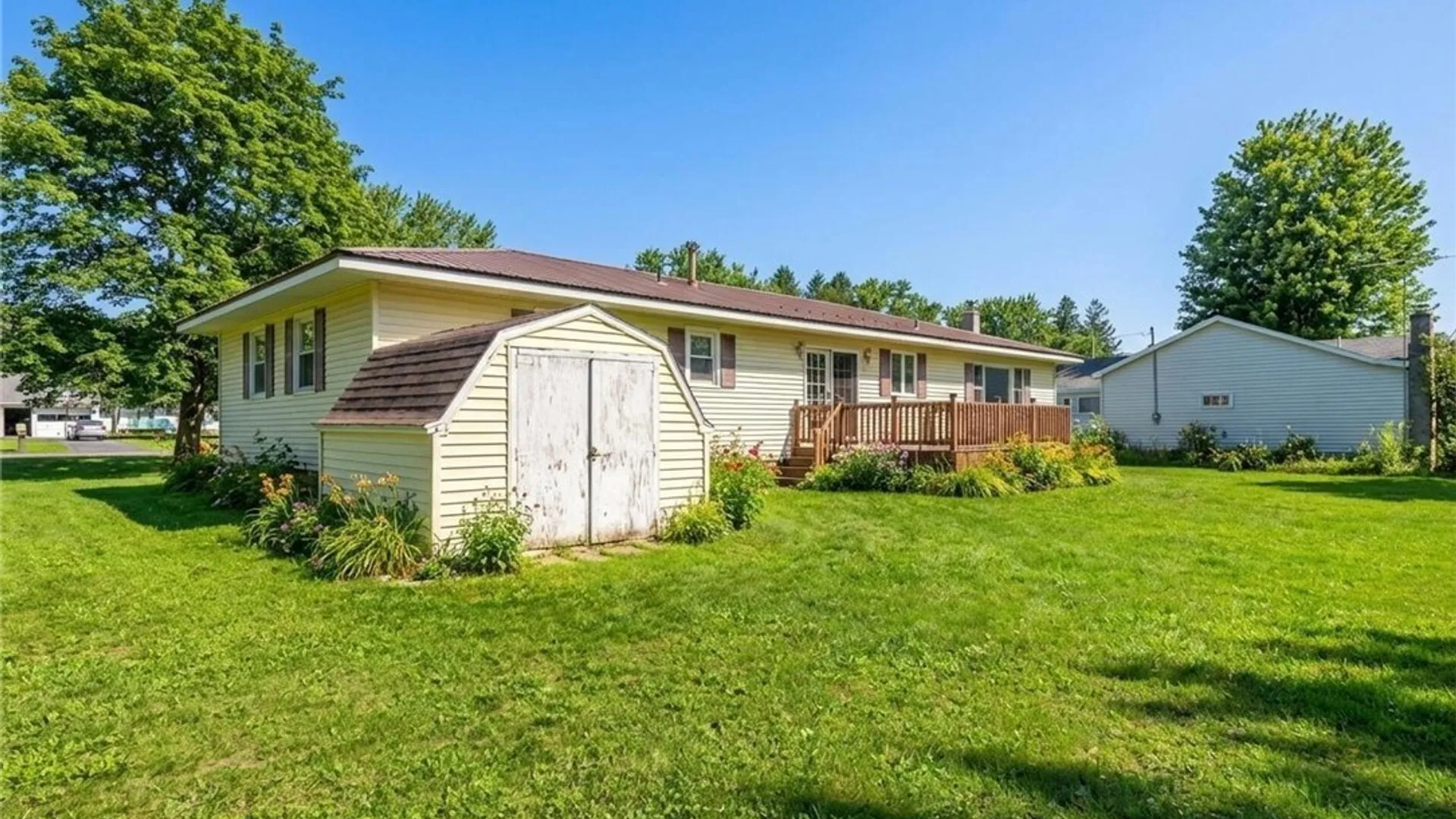 Property at 14 1st Avenue, Yorkshire, NY 14042 6