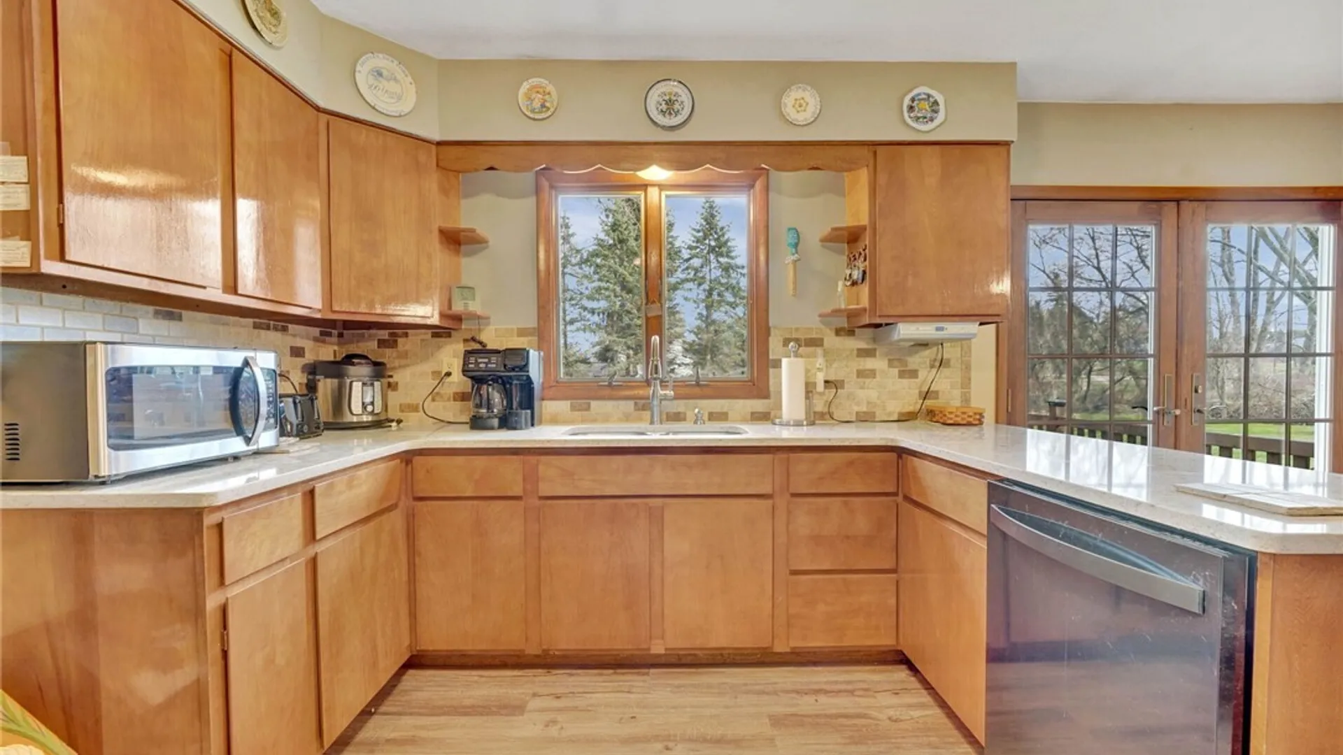 Property at 14 1st Avenue, Yorkshire, NY 14042 8