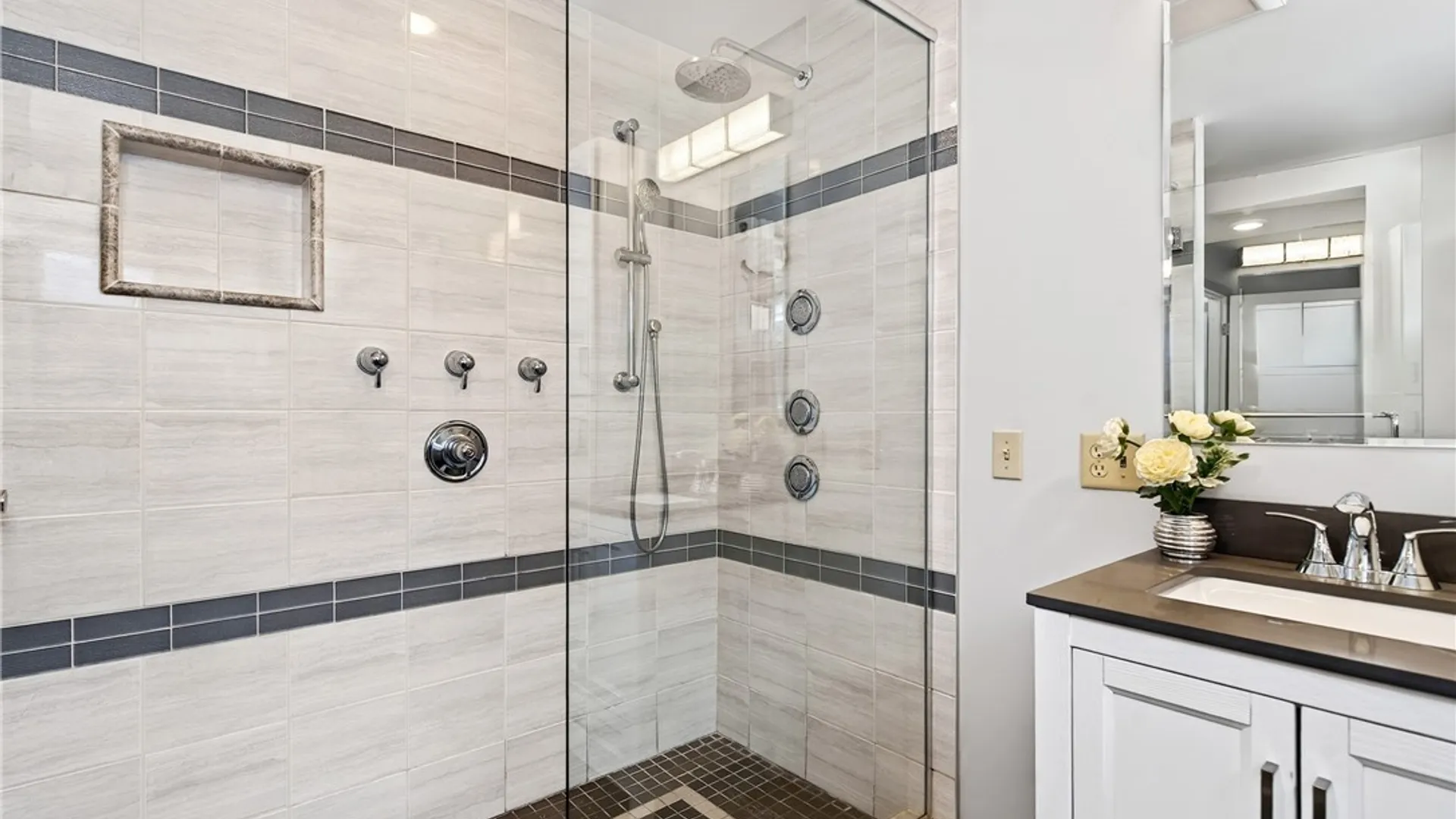 Property at 94 York Road, Wheatfield, NY 14304 21