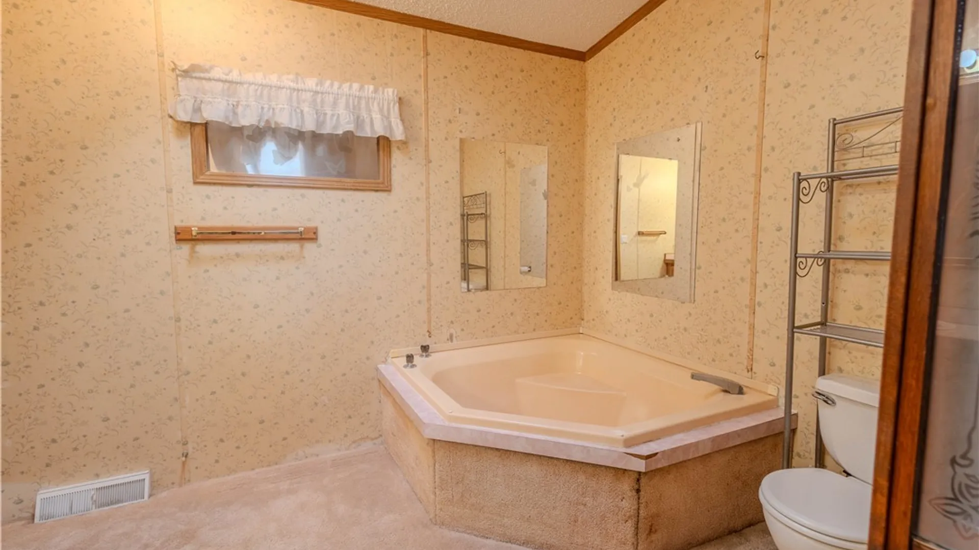 Property at 100 Golden Pond Est Boulevard, Newstead, NY 14001 14