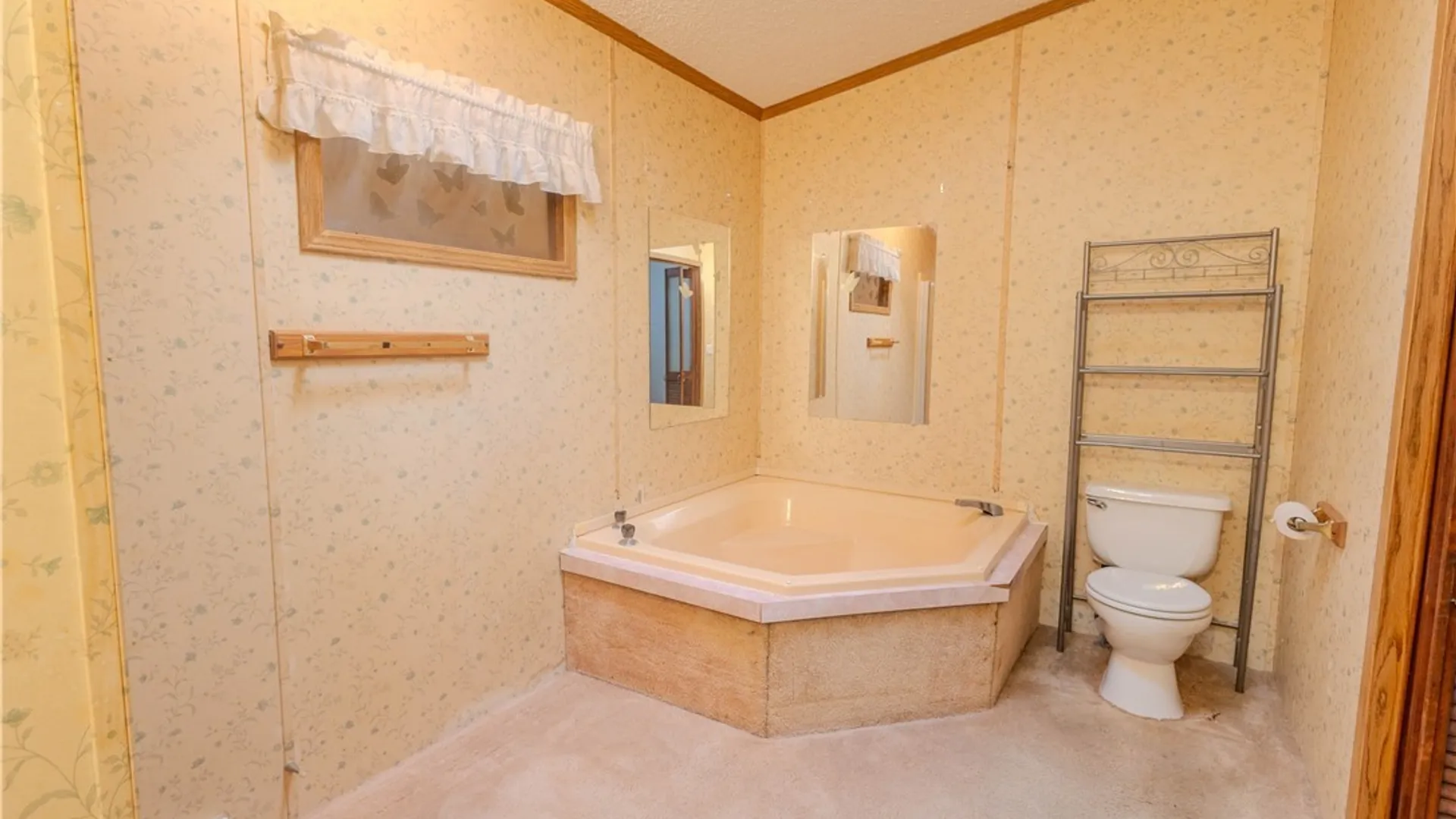 Property at 100 Golden Pond Est Boulevard, Newstead, NY 14001 15