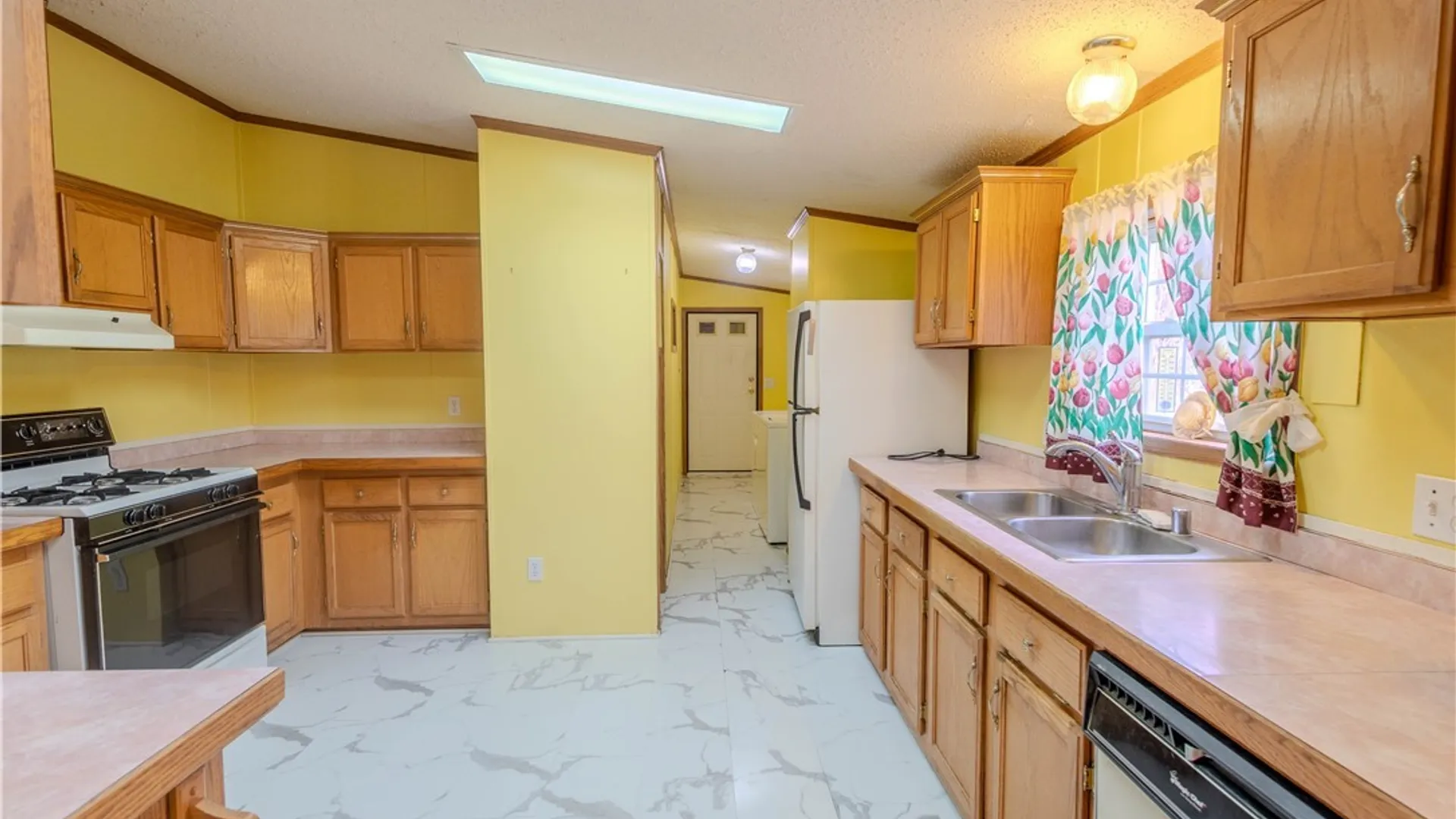 Property at 100 Golden Pond Est Boulevard, Newstead, NY 14001 7