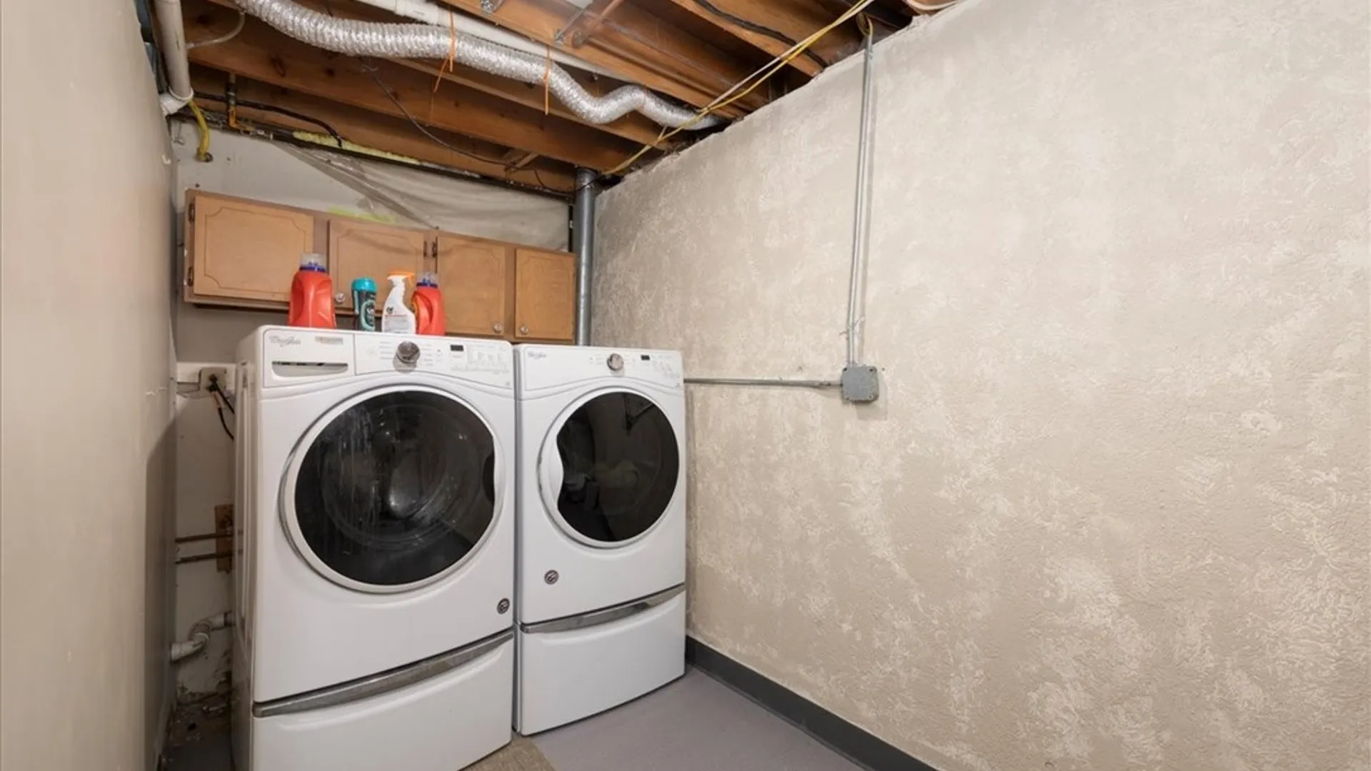 Property at 37 Tunbridge Walke, Aurora, NY 14052 22