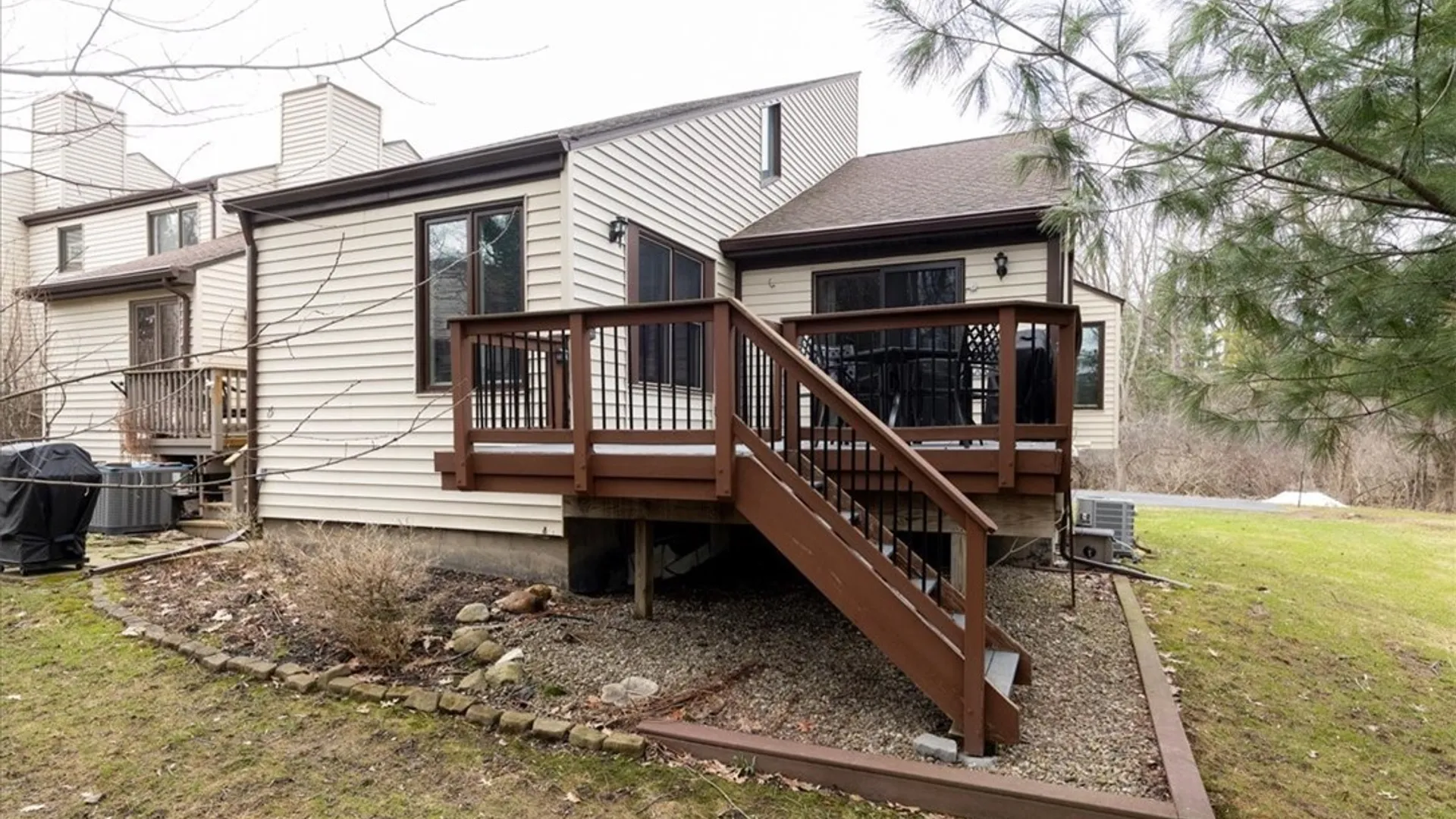 Property at 37 Tunbridge Walke, Aurora, NY 14052 24